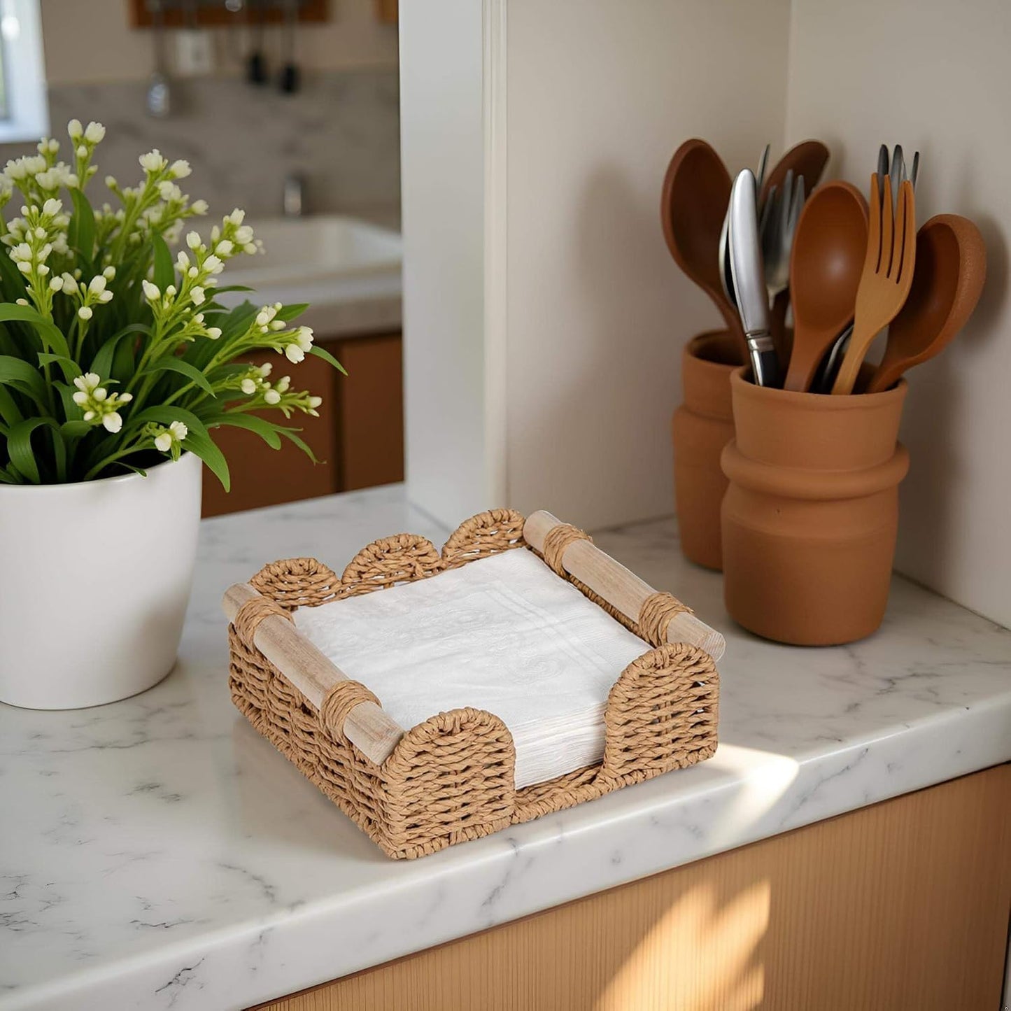 Scalloped Napkin Holder / Neutral / Luncheon