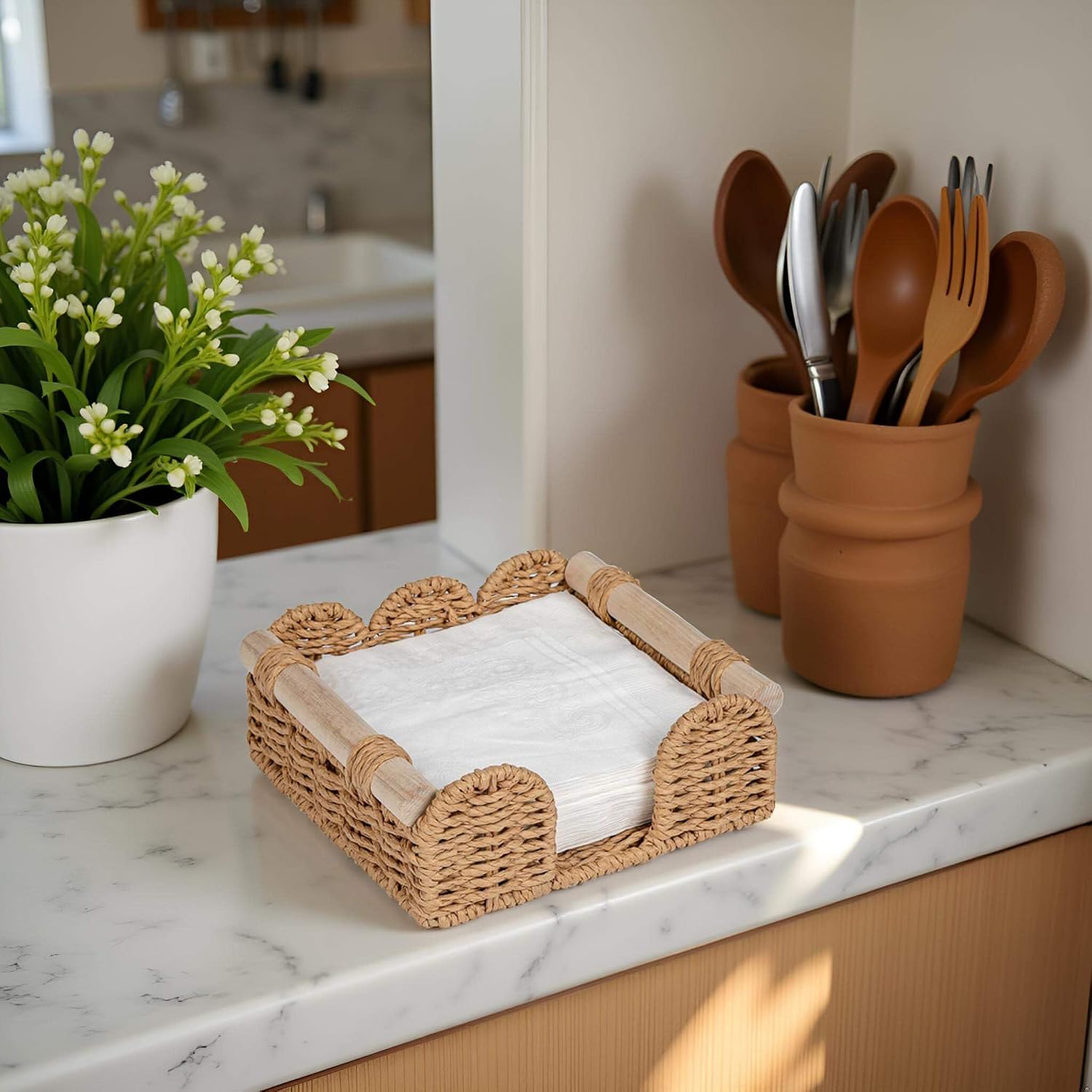Scalloped Napkin Holder / Neutral / Luncheon