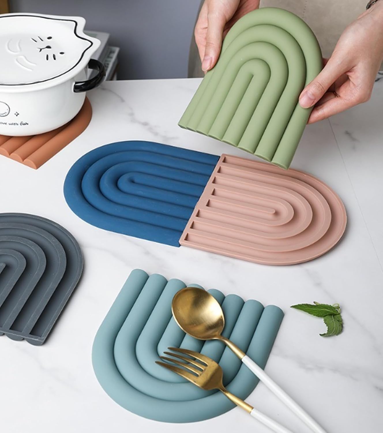 Heat Resistant Pot Holders / Set of 4