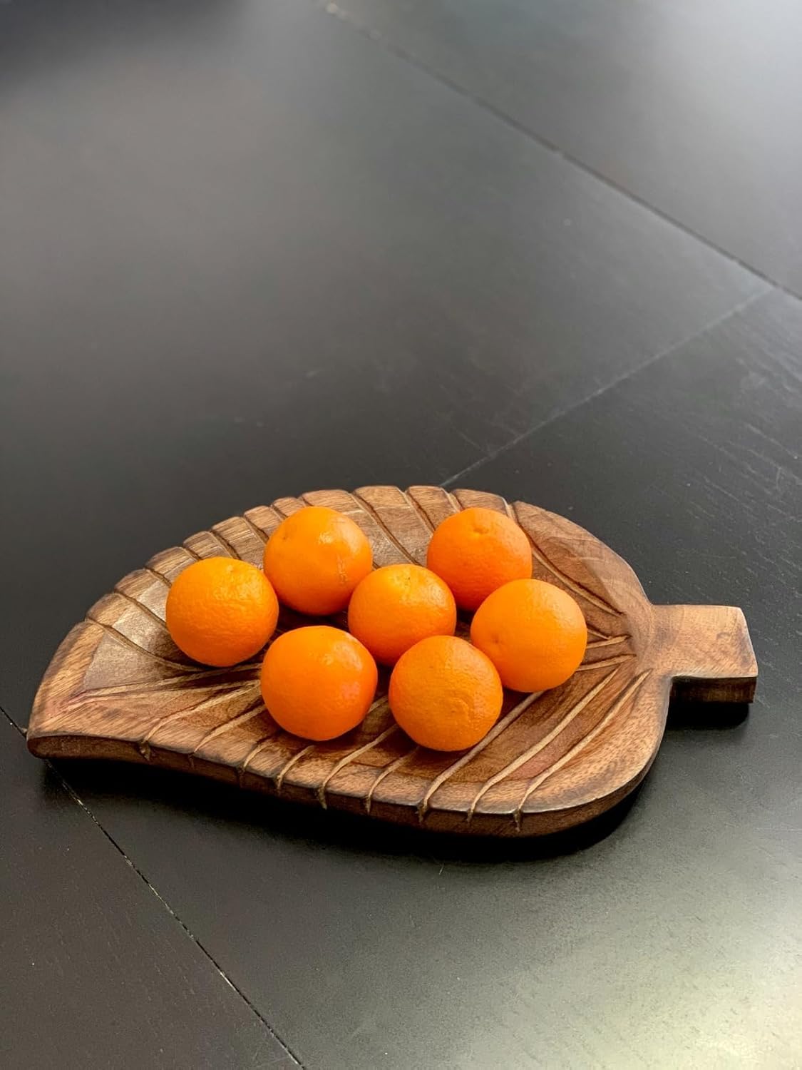 Decorative Tray Wooden Leaf Design Serving Tray Platter Breakfast Table / Natural / 12 x 8 x 1