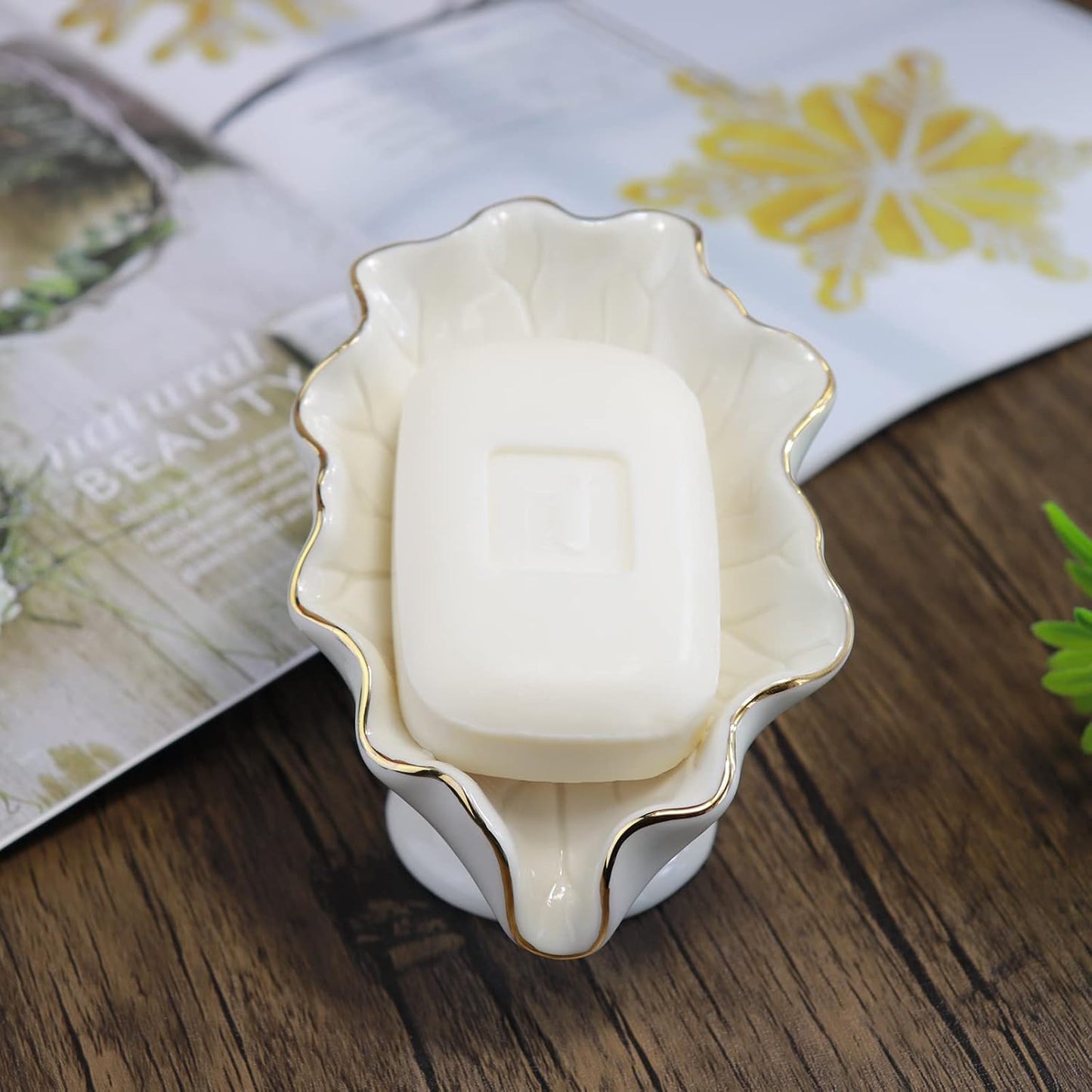 Soap Dish Ceramic Lotus Leaf Shape Soap Holder Self Draining Soap Dish Waterfall Slot Sponge / White
