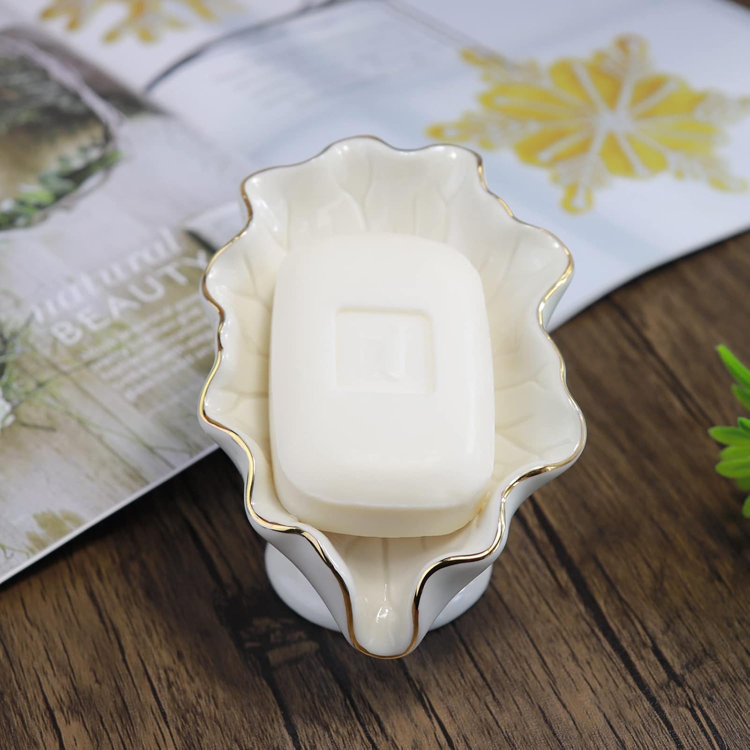 Soap Dish Ceramic Lotus Leaf Shape Soap Holder Self Draining Soap Dish Waterfall Slot Sponge / White
