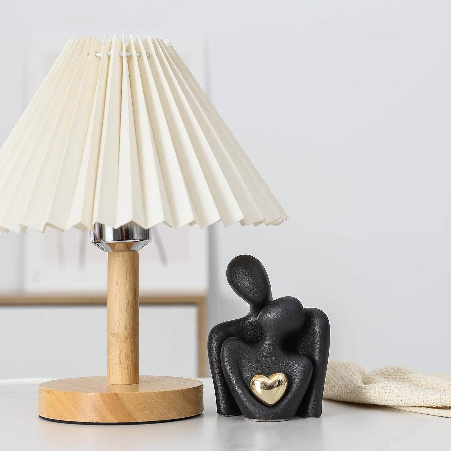 Ceramic Couple Statue / Black-4.7in