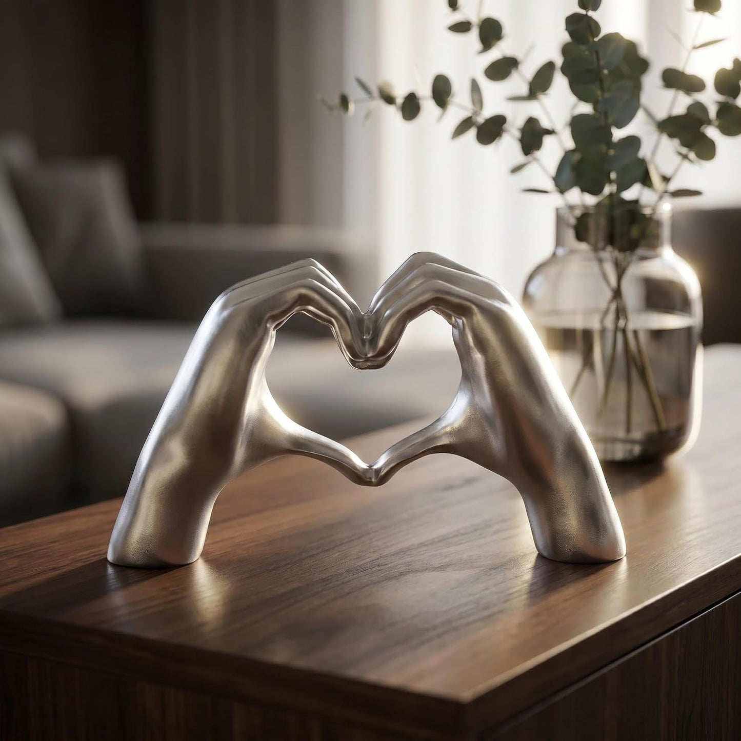 Heart Hands Sculpture Small Shelf Decor Items Resin Love Hand Statue Aesthetic Heart Decor / Silver