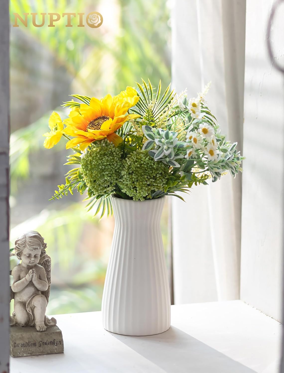 Ceramic Flower Vase / Ribbed / White