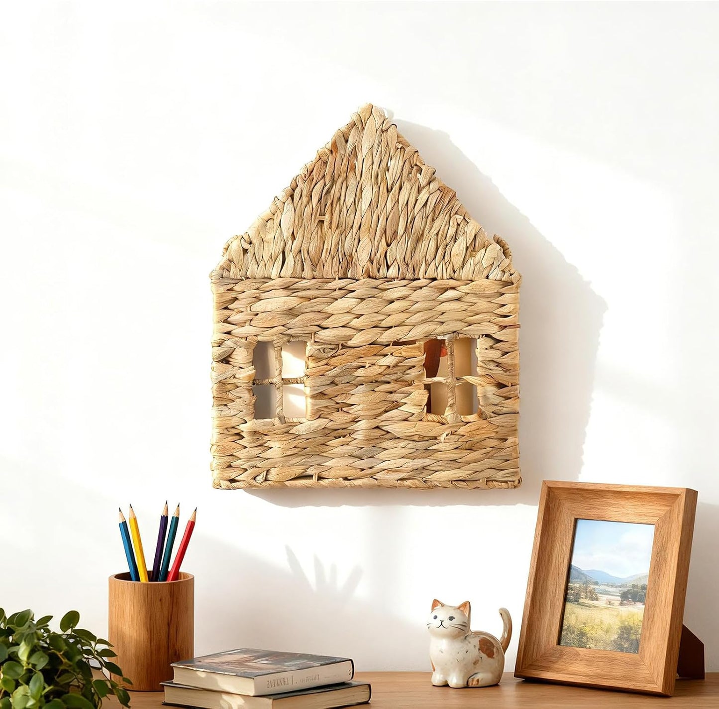 Wicker Magazine Holder Wall Basket Hanging Wall Mount Mail Rack Holder Storage Water Hyacinth House