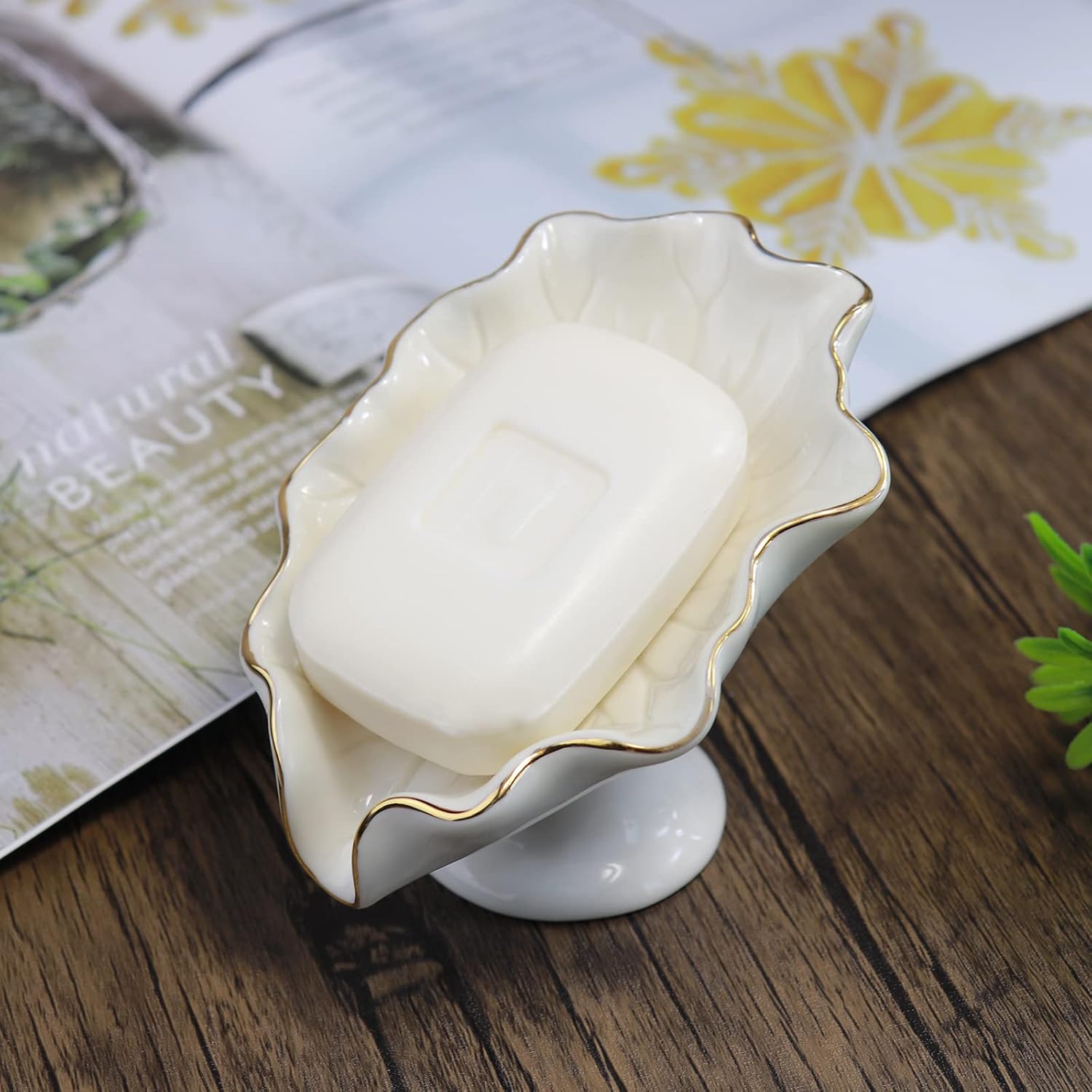Soap Dish Ceramic Lotus Leaf Shape Soap Holder Self Draining Soap Dish Waterfall Slot Sponge / White