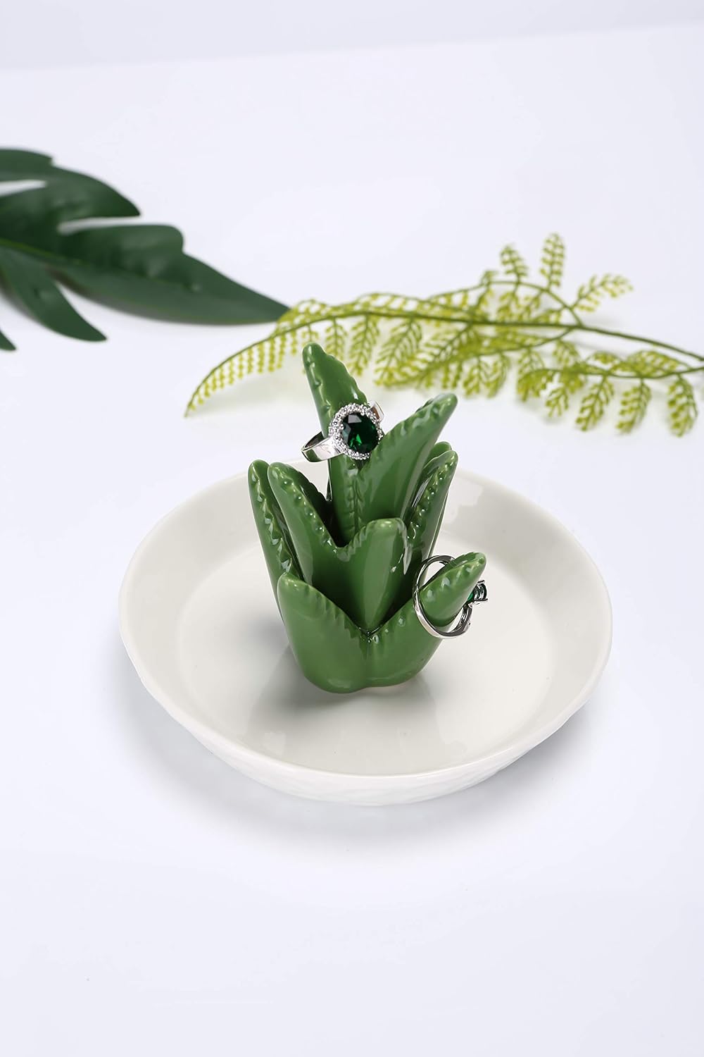Ceramic Ring Holder / Aloe / White