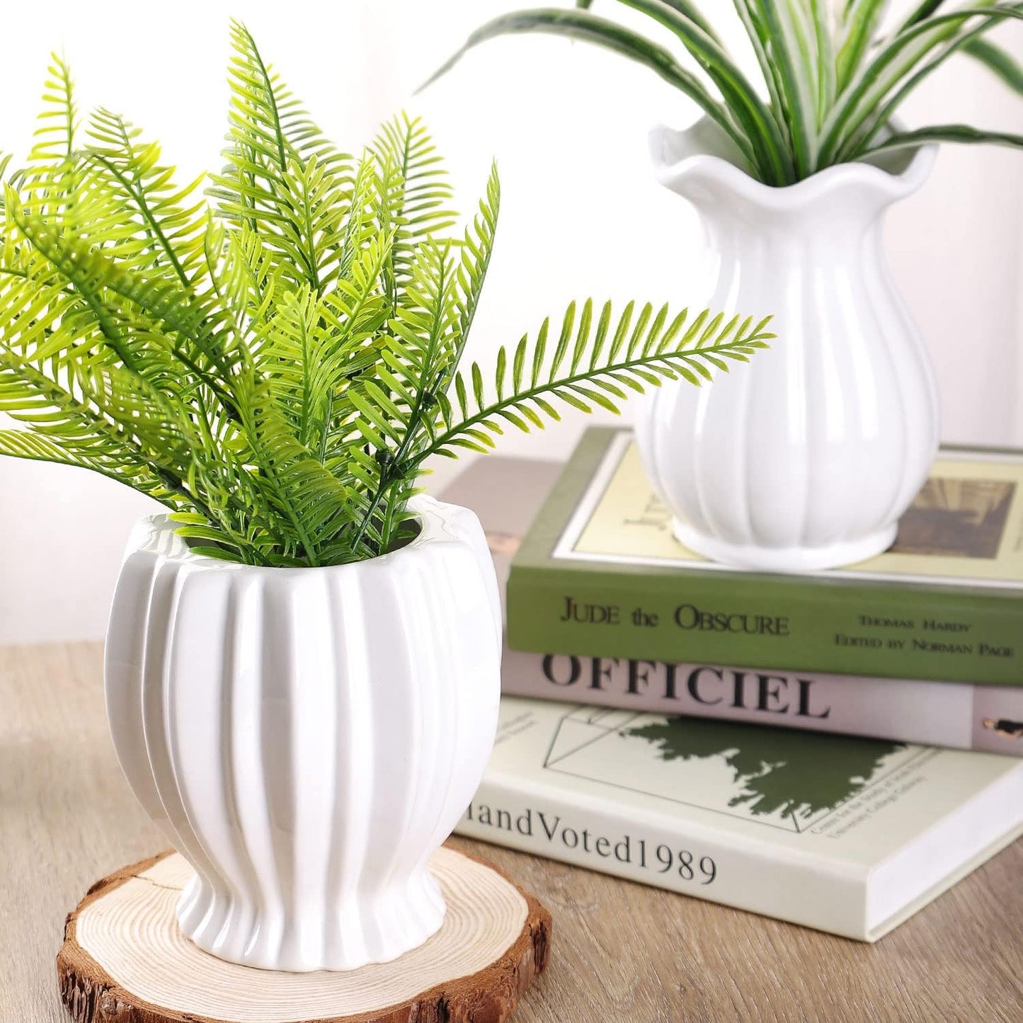 Modern Ribbed Design Small Ceramic Decorative Tabletop Centerpiece Vase / Asian / White / 6 Inch