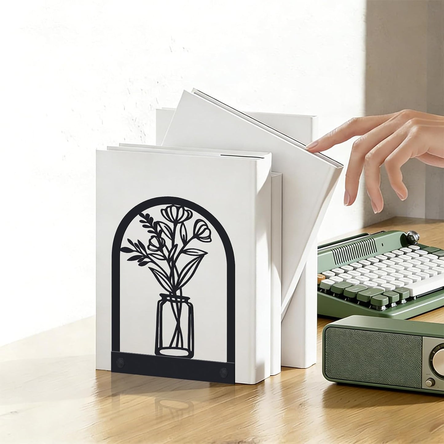 Decorative Metal Bookends Set / Exquisite