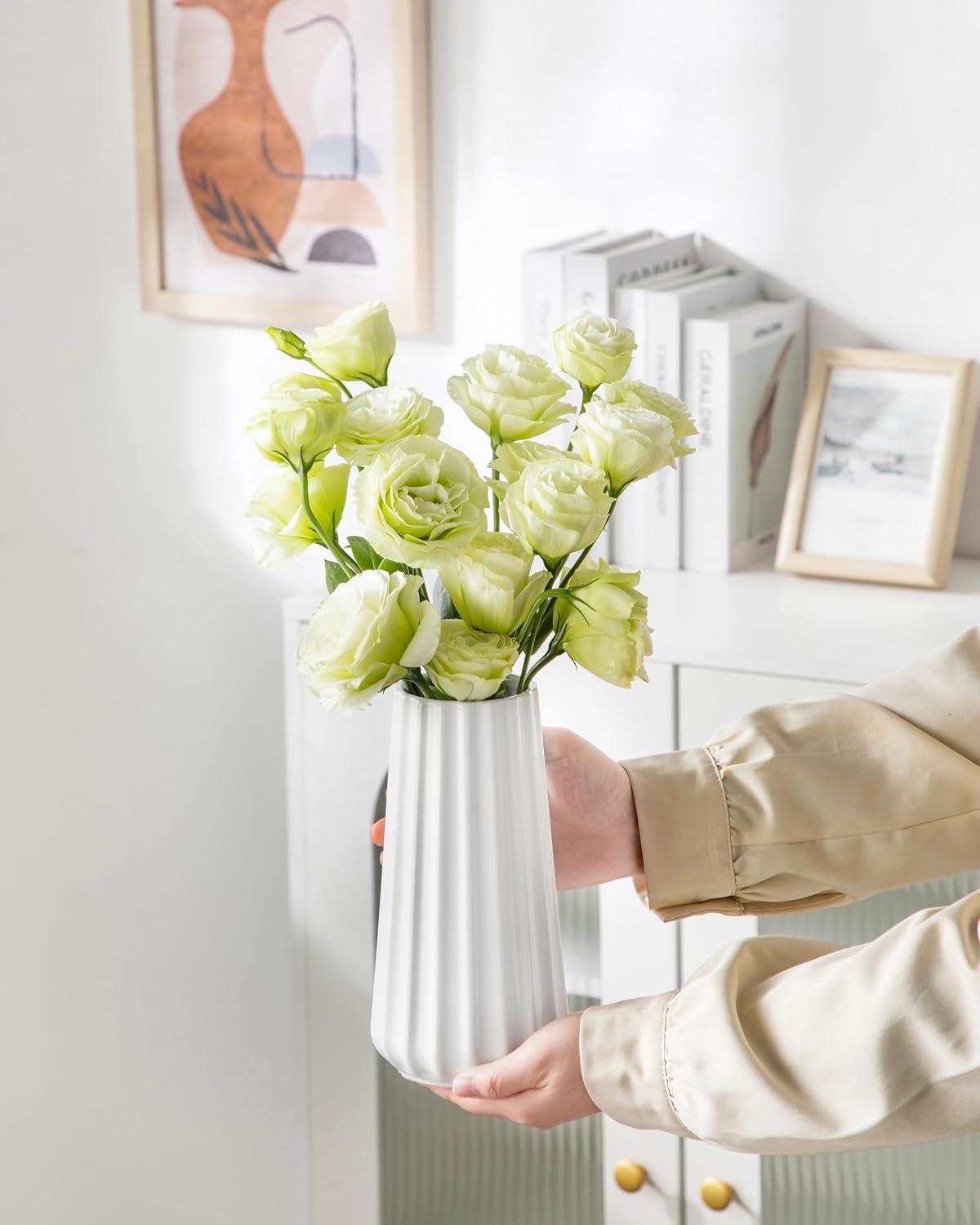 Ceramic Vase / Modern Ribbed Glossy Decorative Vase / White / 7.8 Inch