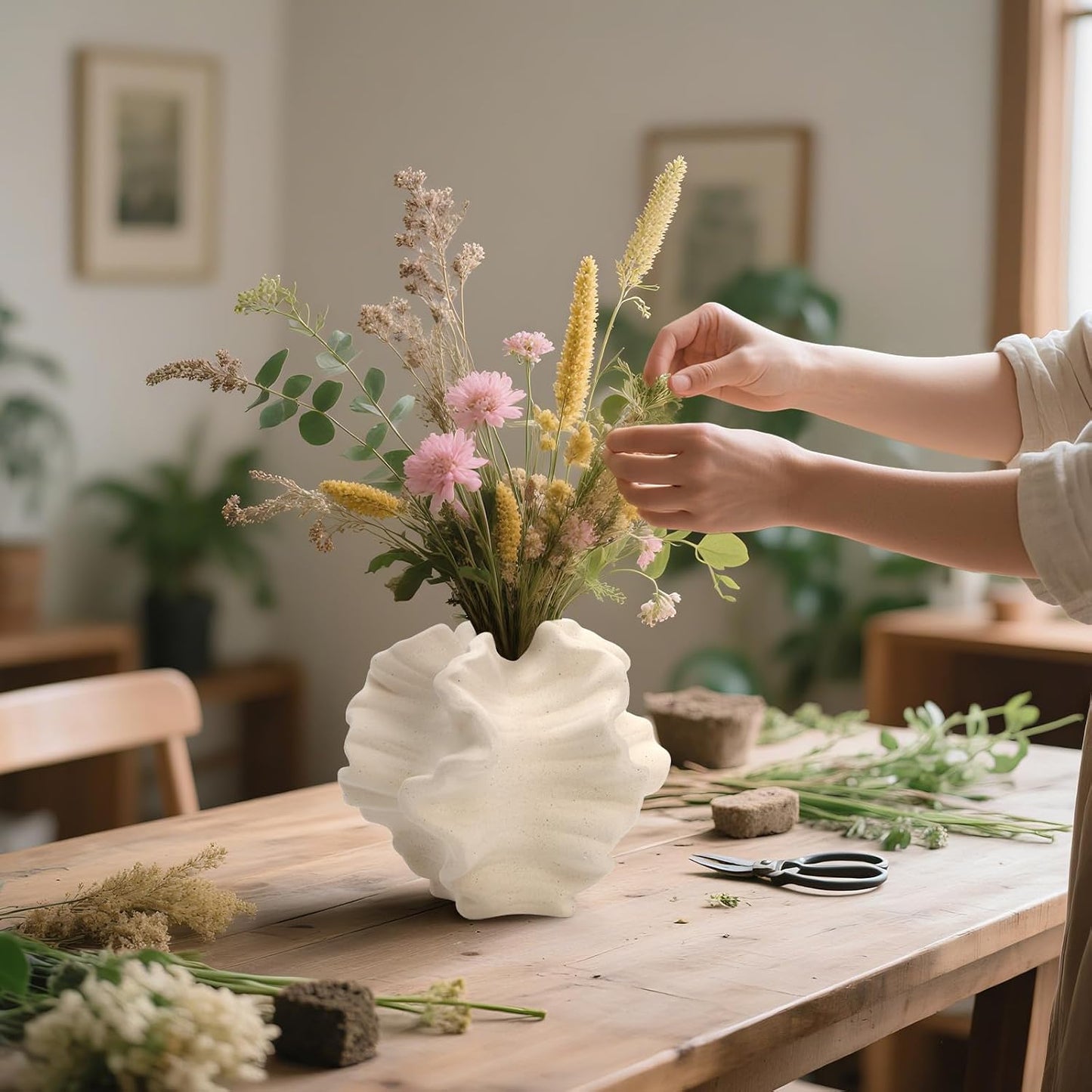 Off Ceramic Flower Vase / White / 6 Inch