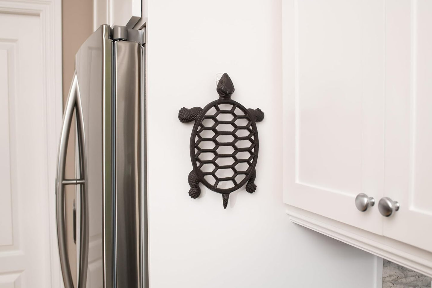 GASARÉ, Cast Iron Trivet for Hot Dishes, Pots, and Pans, Metal Trivet, Sea Turtle Design, Rubber Feet Caps, Ring