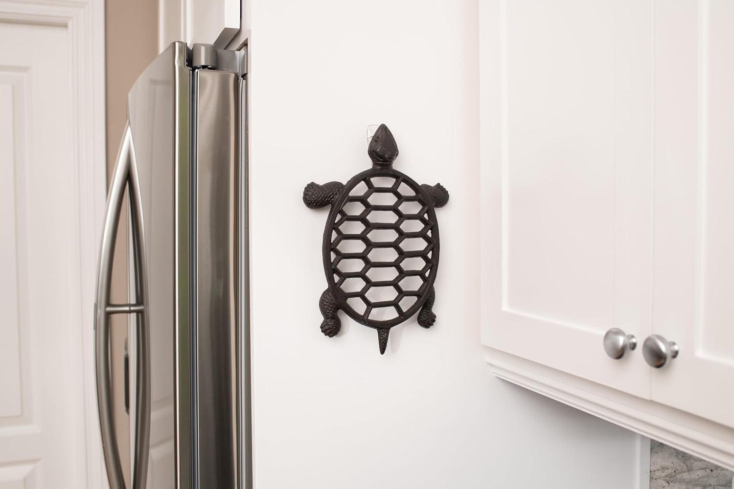GASARÉ, Cast Iron Trivet for Hot Dishes, Pots, and Pans, Metal Trivet, Sea Turtle Design, Rubber Feet Caps, Ring
