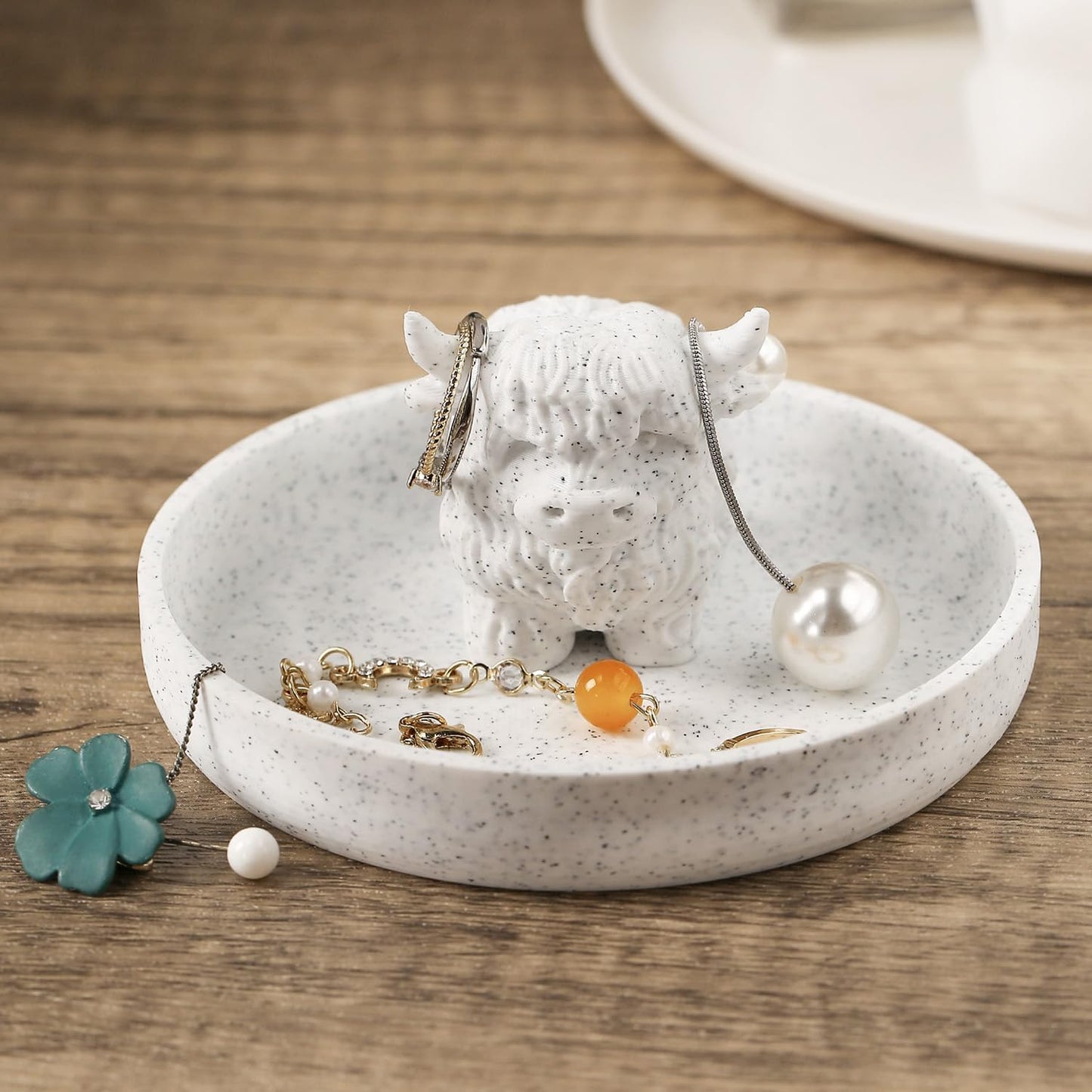 Highland Cow Ring Holder / New Highland Cow White