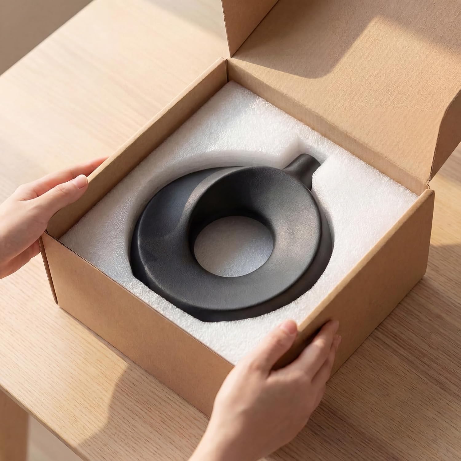 Modern Ceramic Donut Vase / Black / Large - 10.24