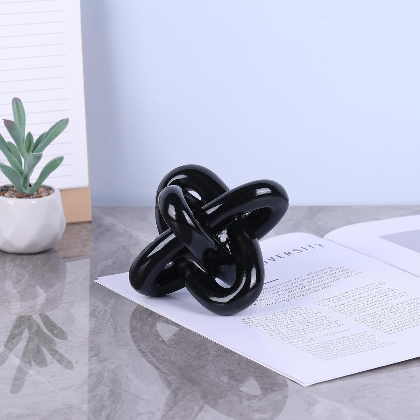Triple Knot Statue / Black