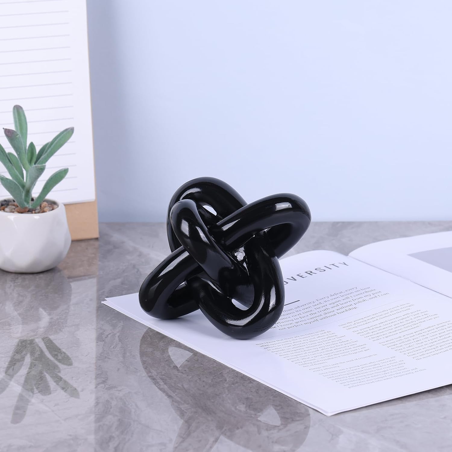 Triple Knot Statue / Black