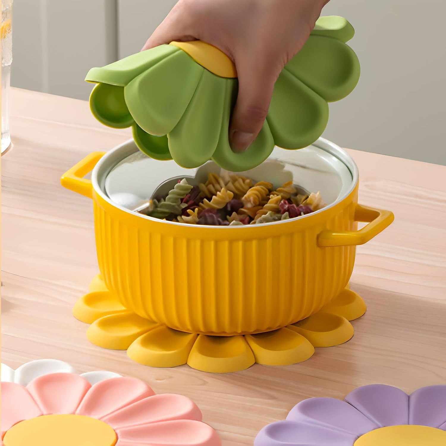 Round Flexible Silicone Pot Holders Hot / 6.7 Inch / Set of 4