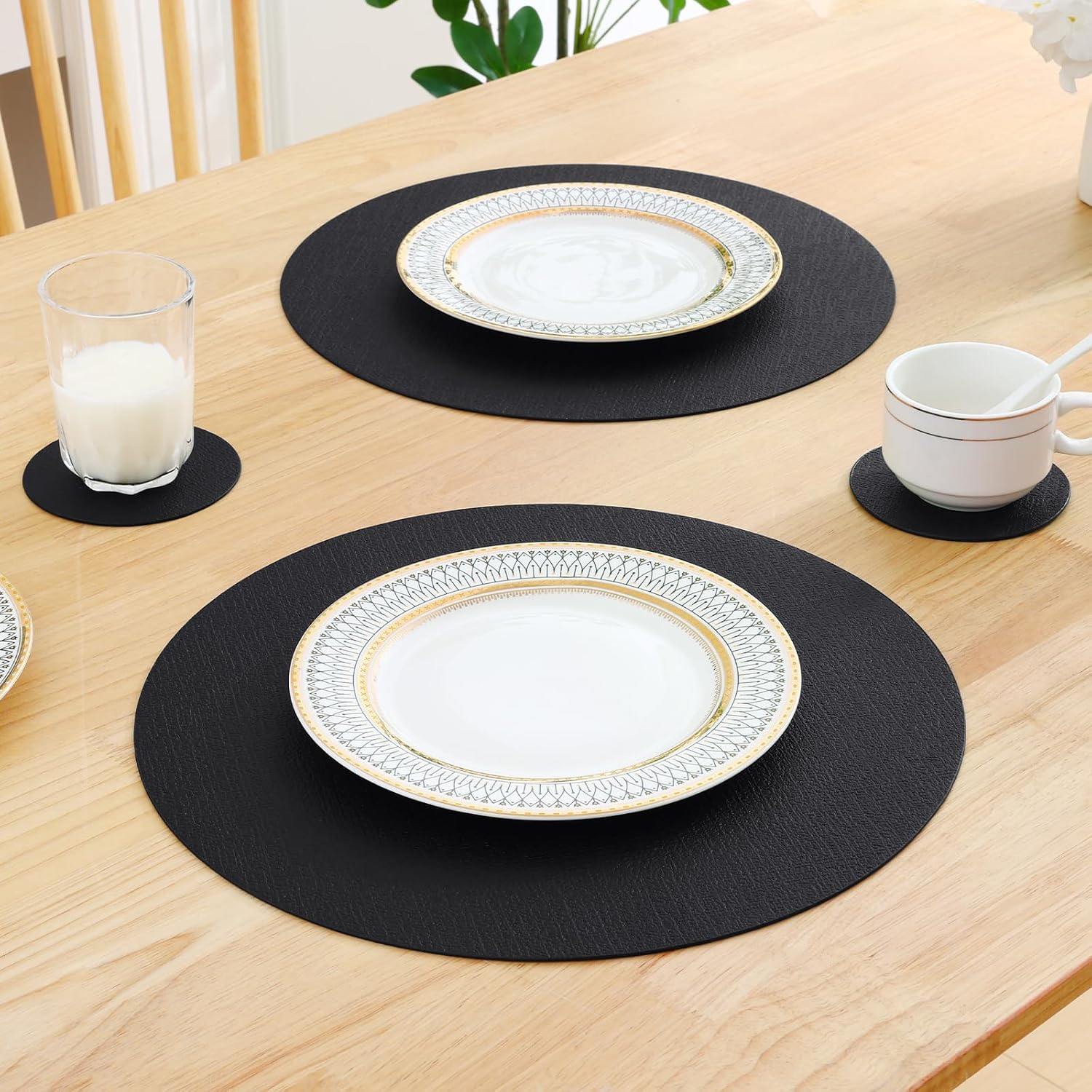 Homaxy Round Faux Leather Placemats and Coasters, Set of 8, Black | Washable Dual-side Table Mats, Wipeable Place Mats