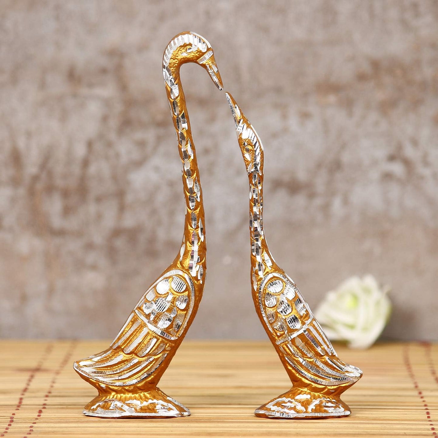 Golden Metal Loving Kissing Swan Couple Statue Love Birds Figurines Showpieces / Silver