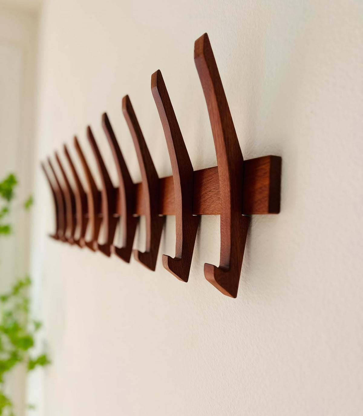 Wooden Wall Hook Rack with 5 Hooks, Solid Sapele Wood Coat Rack, Mid-Century Modern Wall Mounted Entryway Organizer