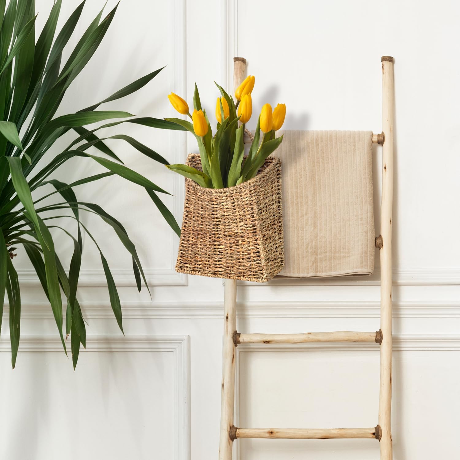 Hanging Wall Wicker Basket / Dark Brown