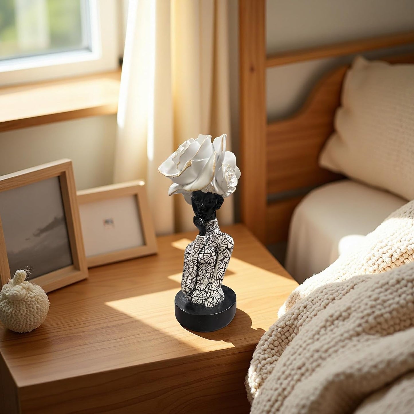 Black and White Resin Statues / 112-white