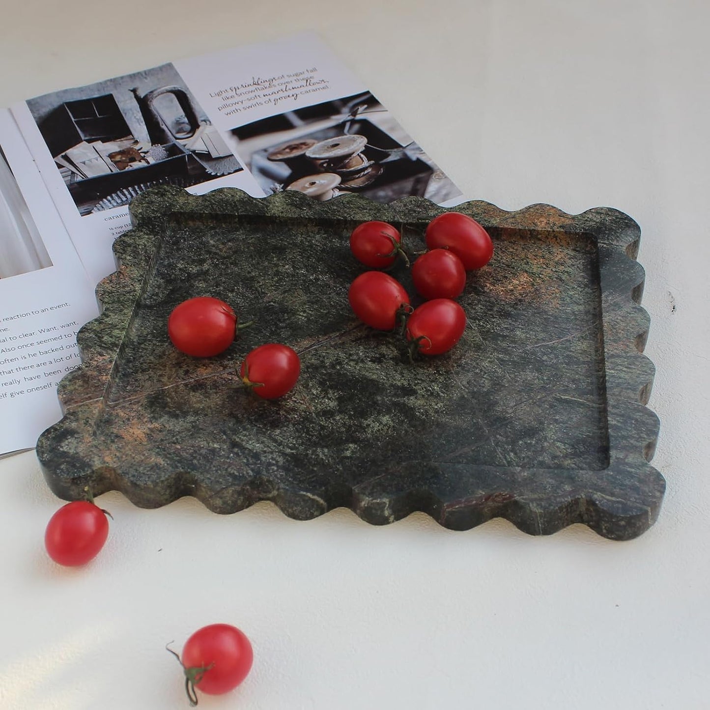 Natural Scalloped Marble Tray / Rainforest Green / 10.8 x 8