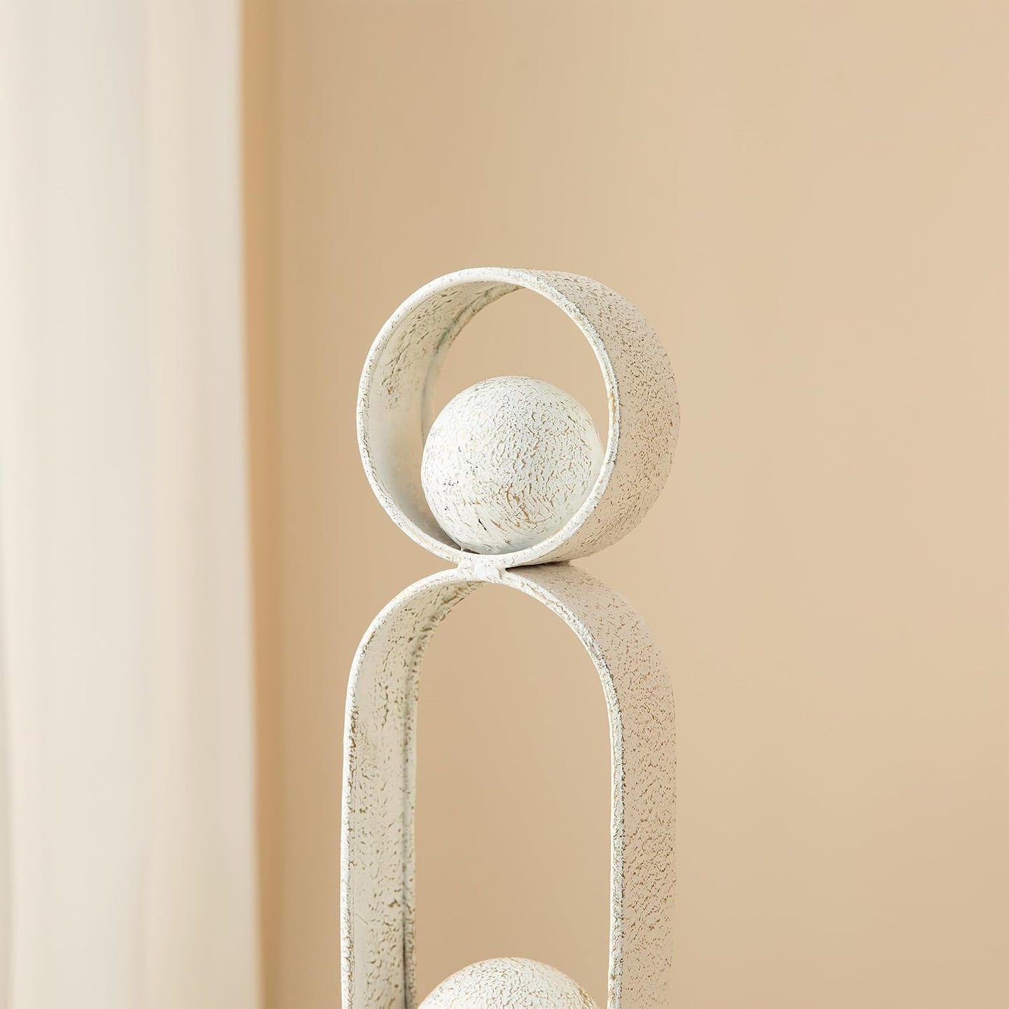 Accent Figurine / Metal Table Centerpieces / White