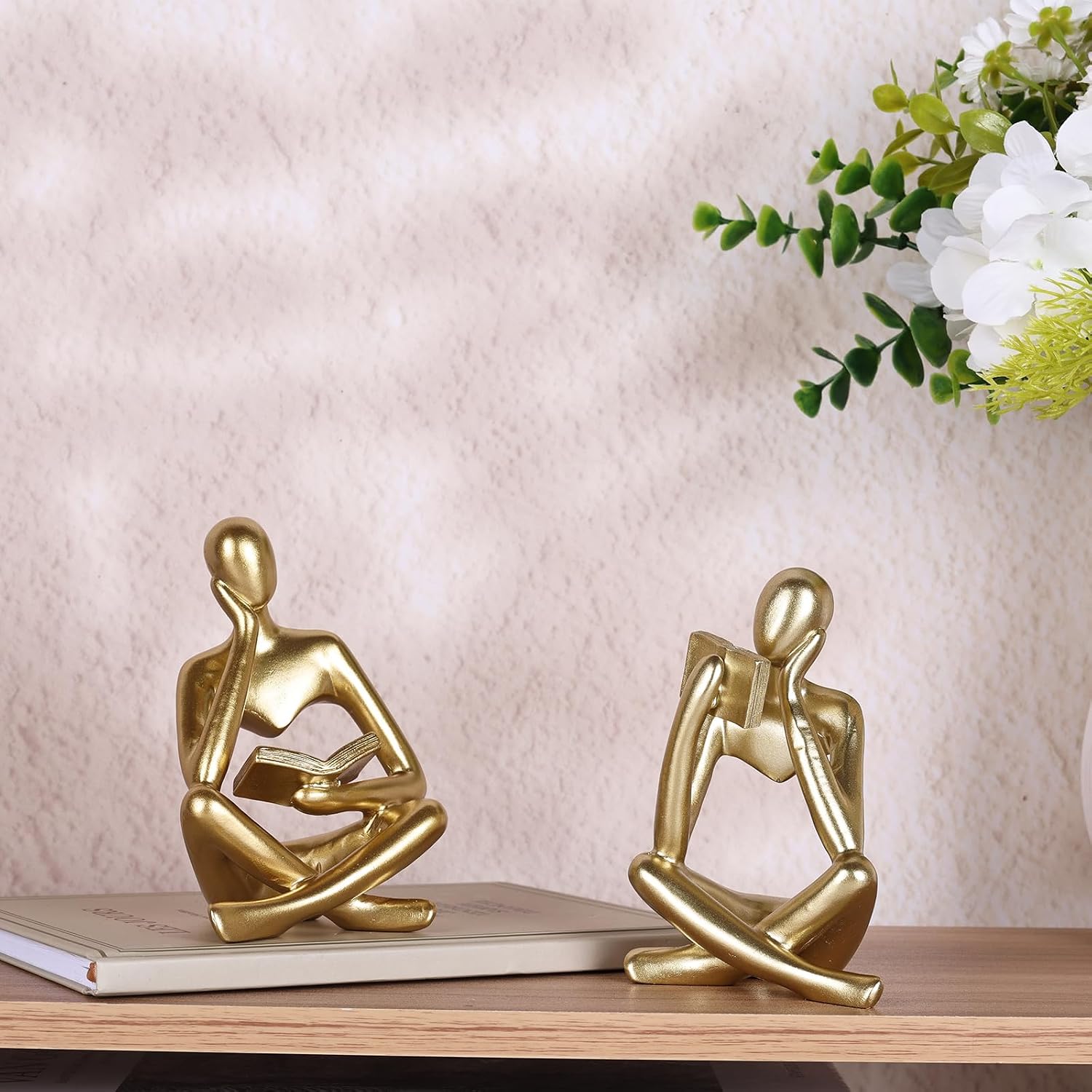 Modern Aesthetic Figurine Decoration / Gold