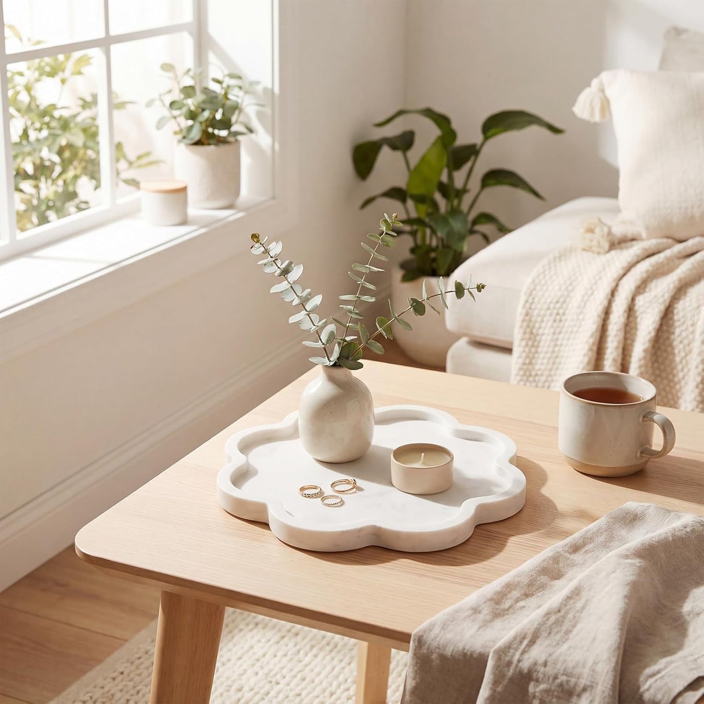 Scalloped Marble Tray / White / 10 x 10