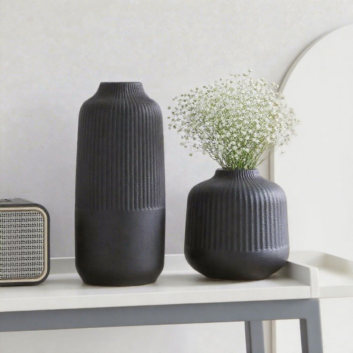 Ceramic Vase for Flowers / Black / Middle / 8 Inch