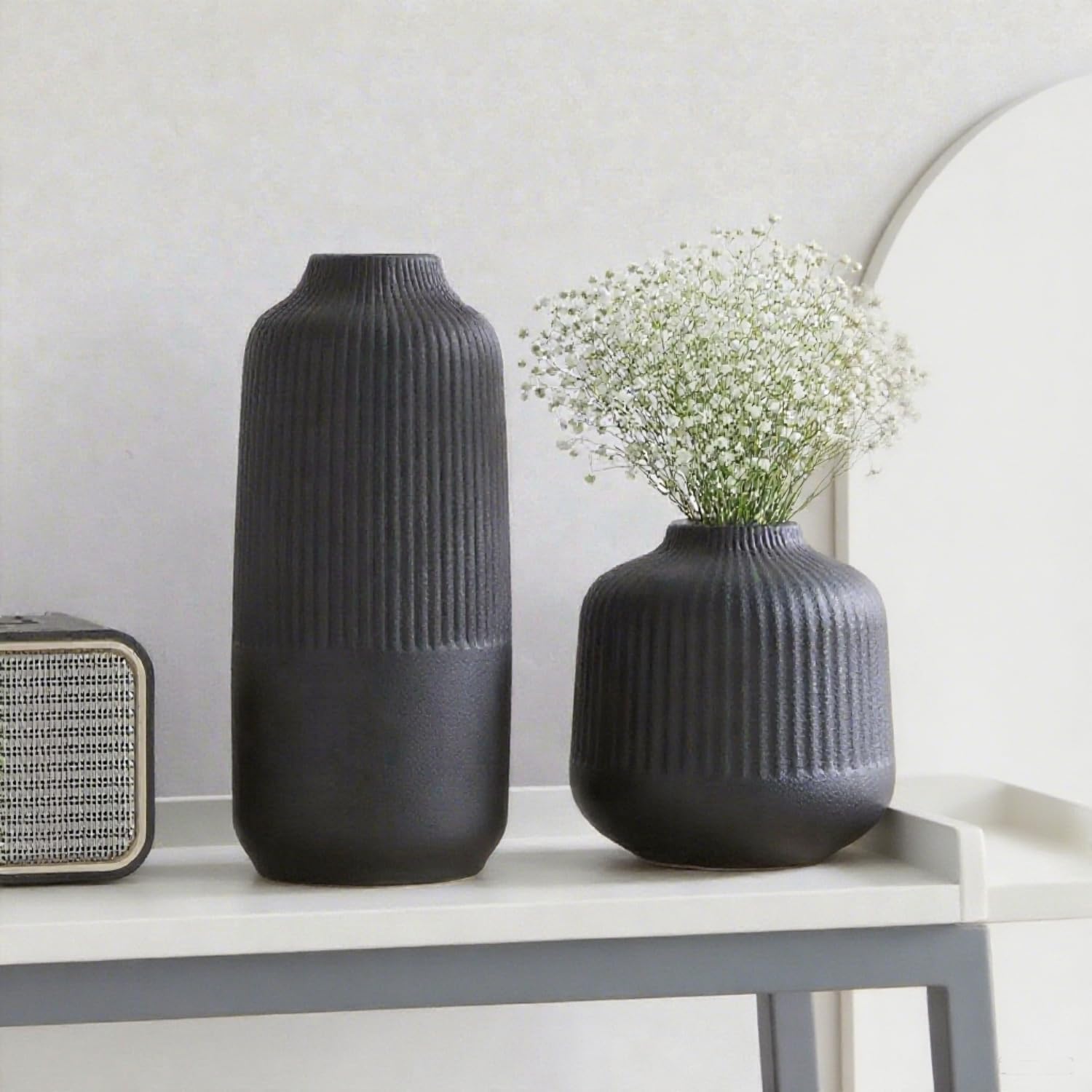 Ceramic Vase for Flowers / Black / Middle / 8 Inch
