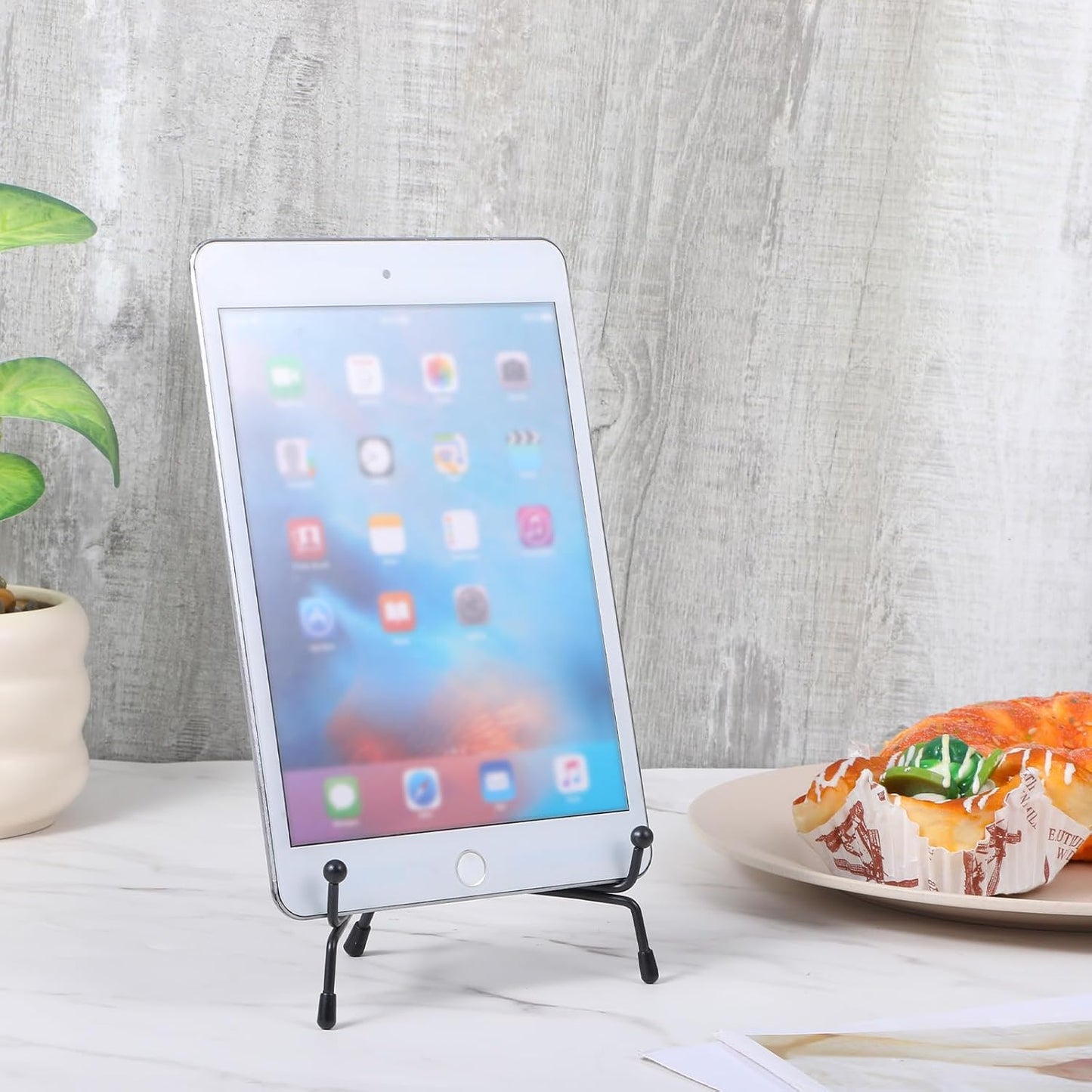 Iron Plate Stands for Display / Black / 8 Inch / Set of 18