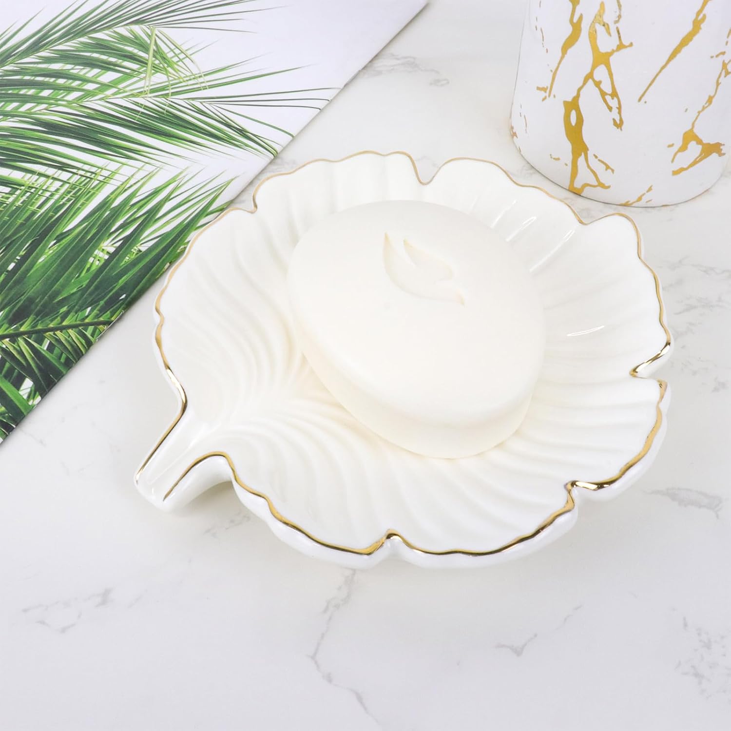 Ceramic Soap Dish Holder in Palm Leaf Style / White