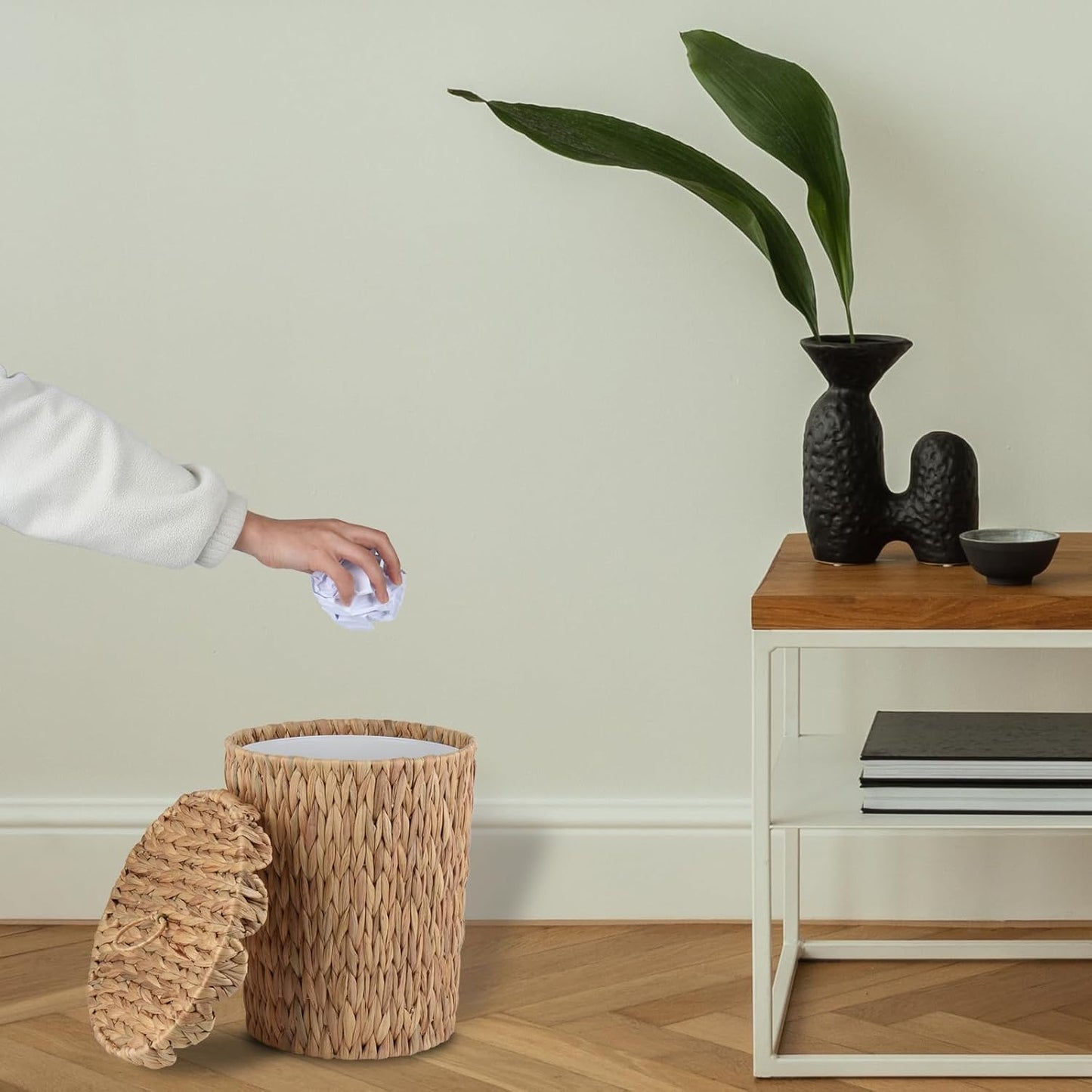 Wicker Waste Basket / 2.6 Gallon