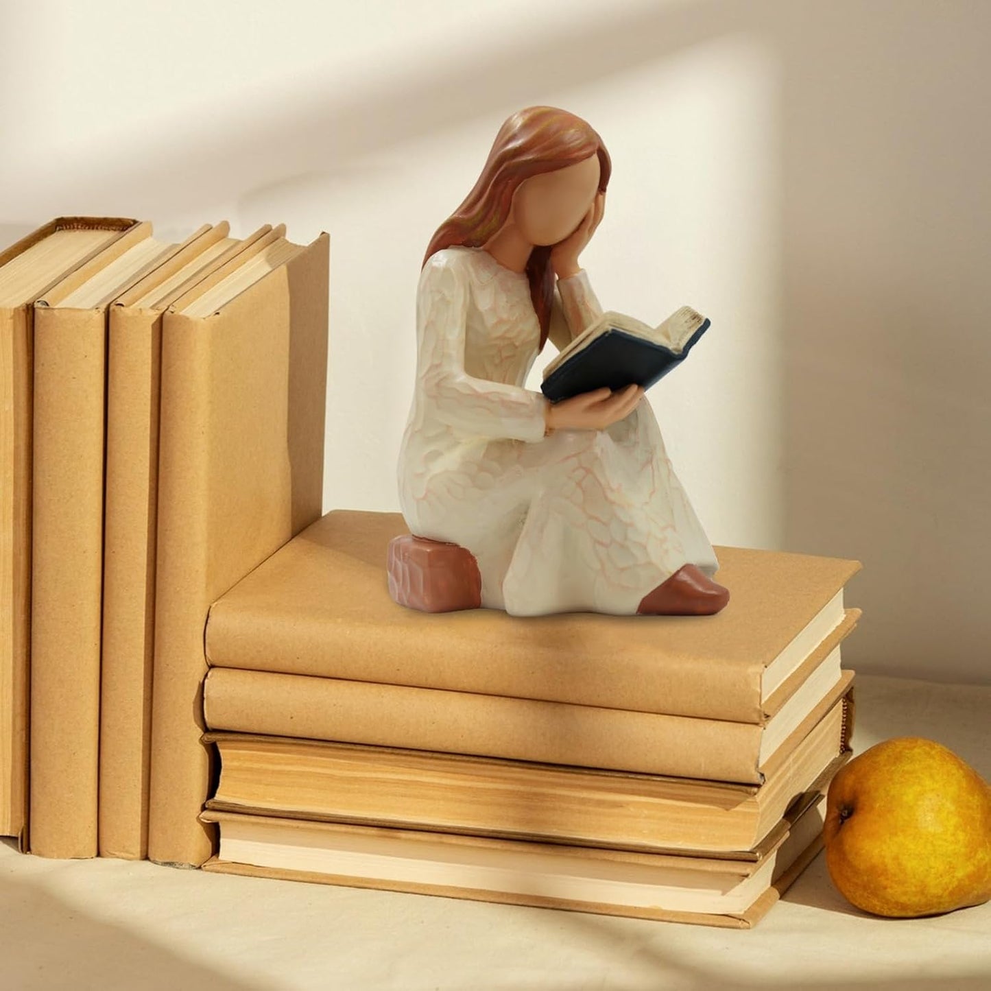Resin Reading Statue for Readers / Beige