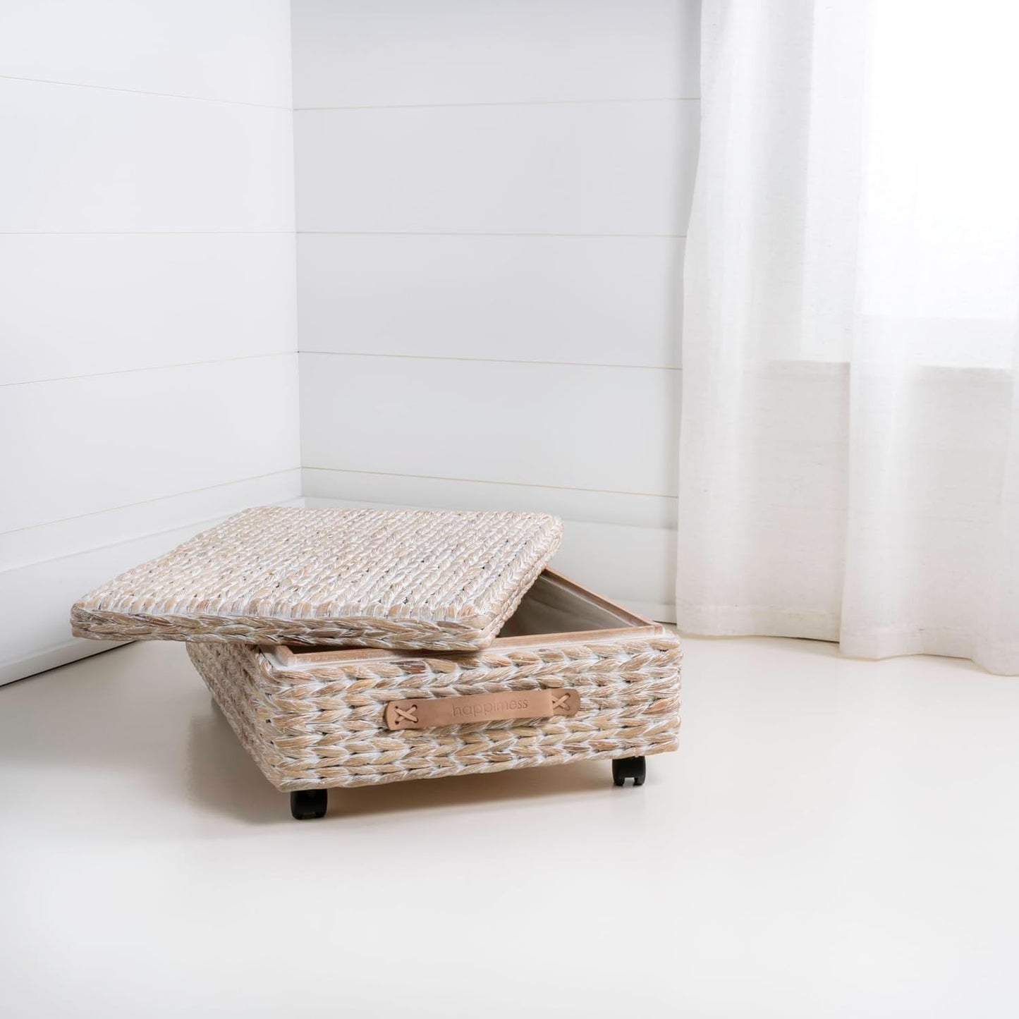 BSK1006C 26.38" Chett Minimalist Hand-Woven Hyacinth/Wood Underbed Storage Bin / White Wash