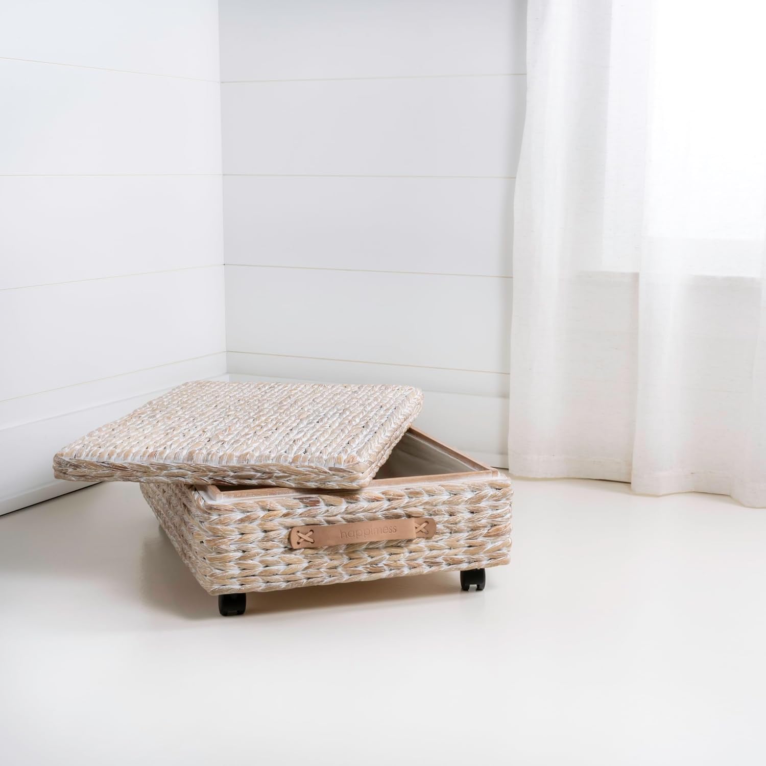 BSK1006C 26.38" Chett Minimalist Hand-Woven Hyacinth/Wood Underbed Storage Bin / White Wash