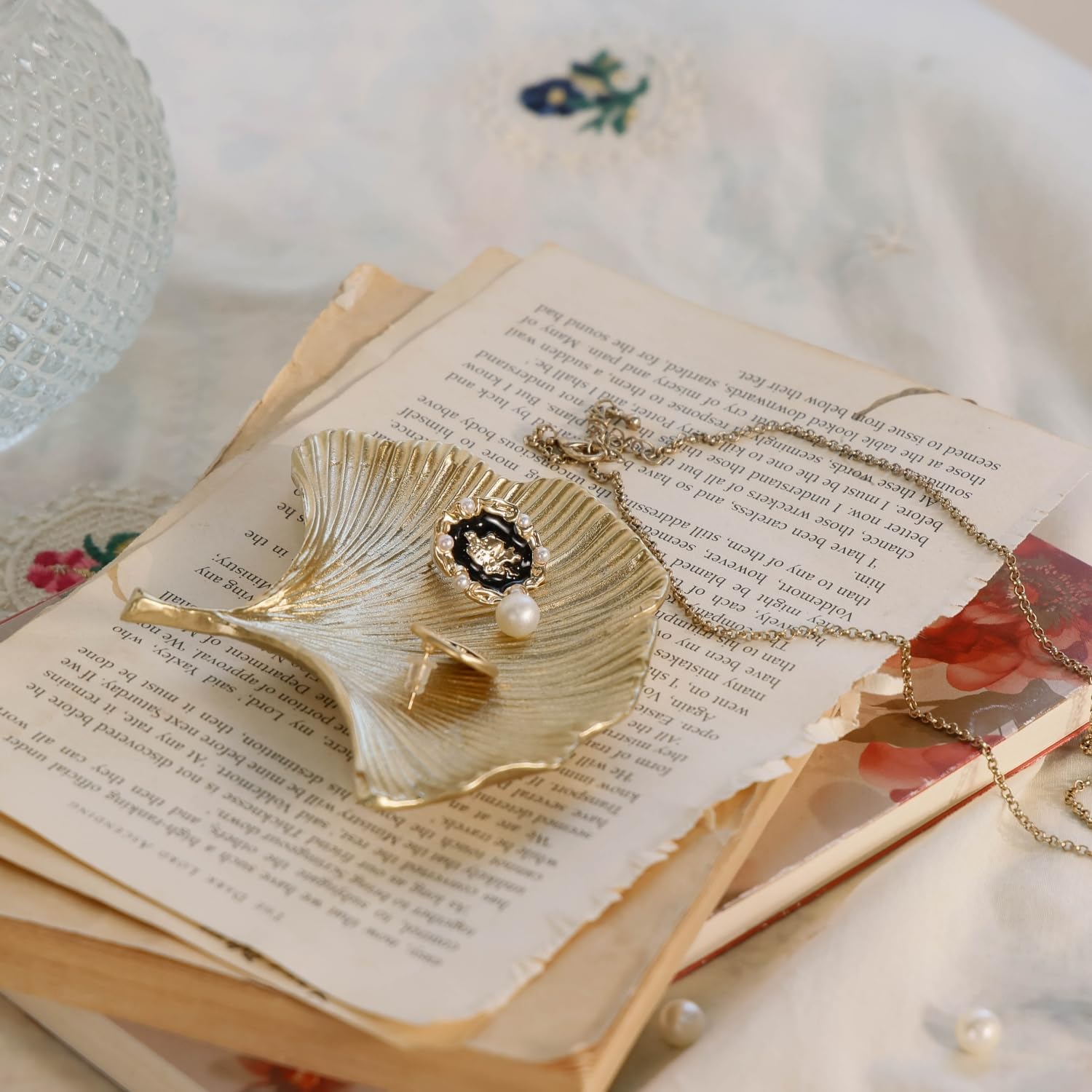 Jewelry Tray Ginkgo Leaf Trinket Dish Vintage Ring Holder Bowl for Bracelet Earring Necklace / Gold