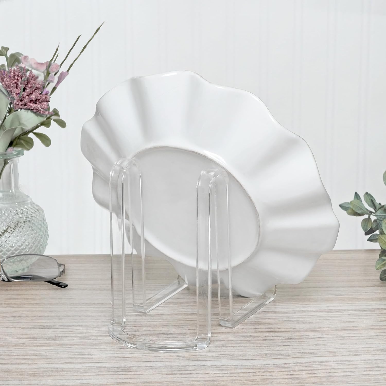 Acrylic Ribbon-Style Display Easel / 6.125 x 3.875 x 6.75 / Clear