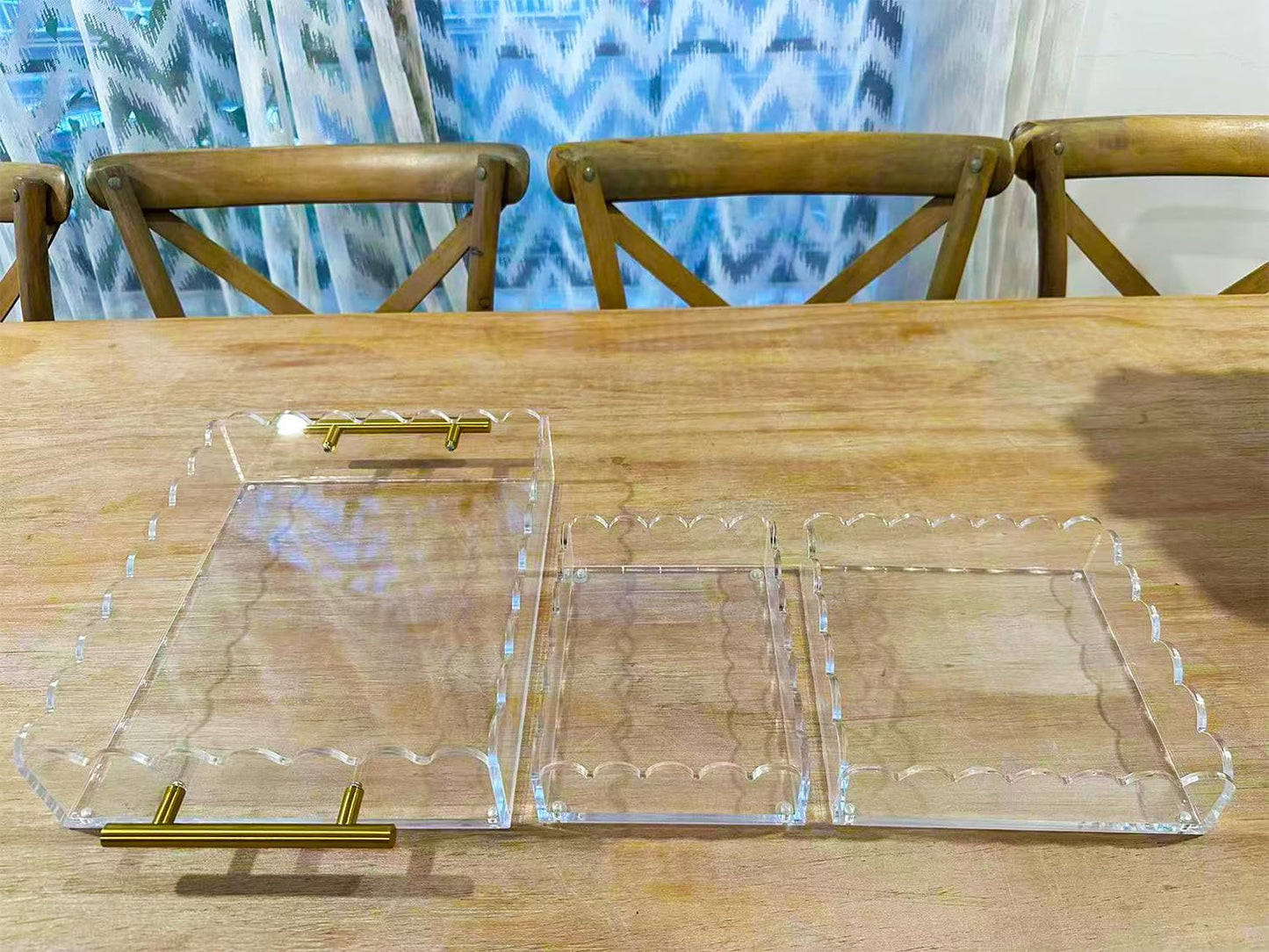 Scallop Acrylic Tray / 12 x 10 x 2.8