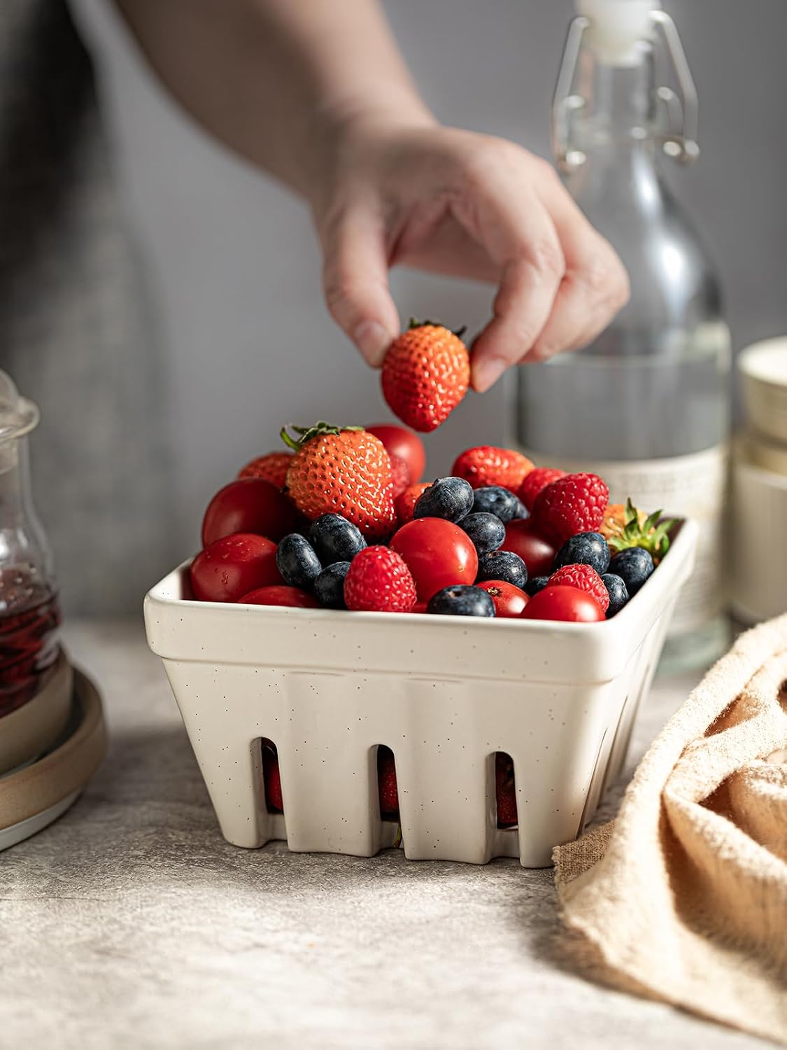 Ceramic Berry Basket / Cream White / Square-5.7 Inch / 5.7 Inch / Set of 2