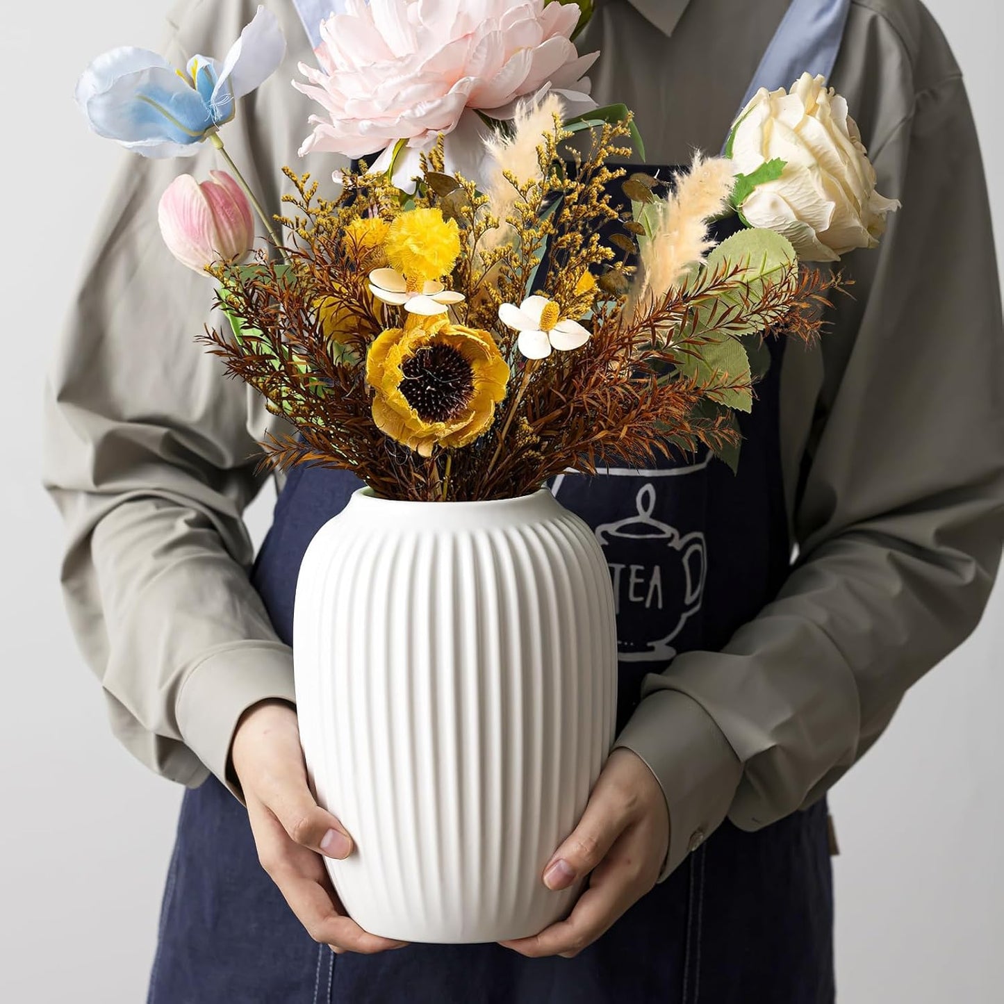 White Ceramic Vase for Modern Home Decor / White-b / Small