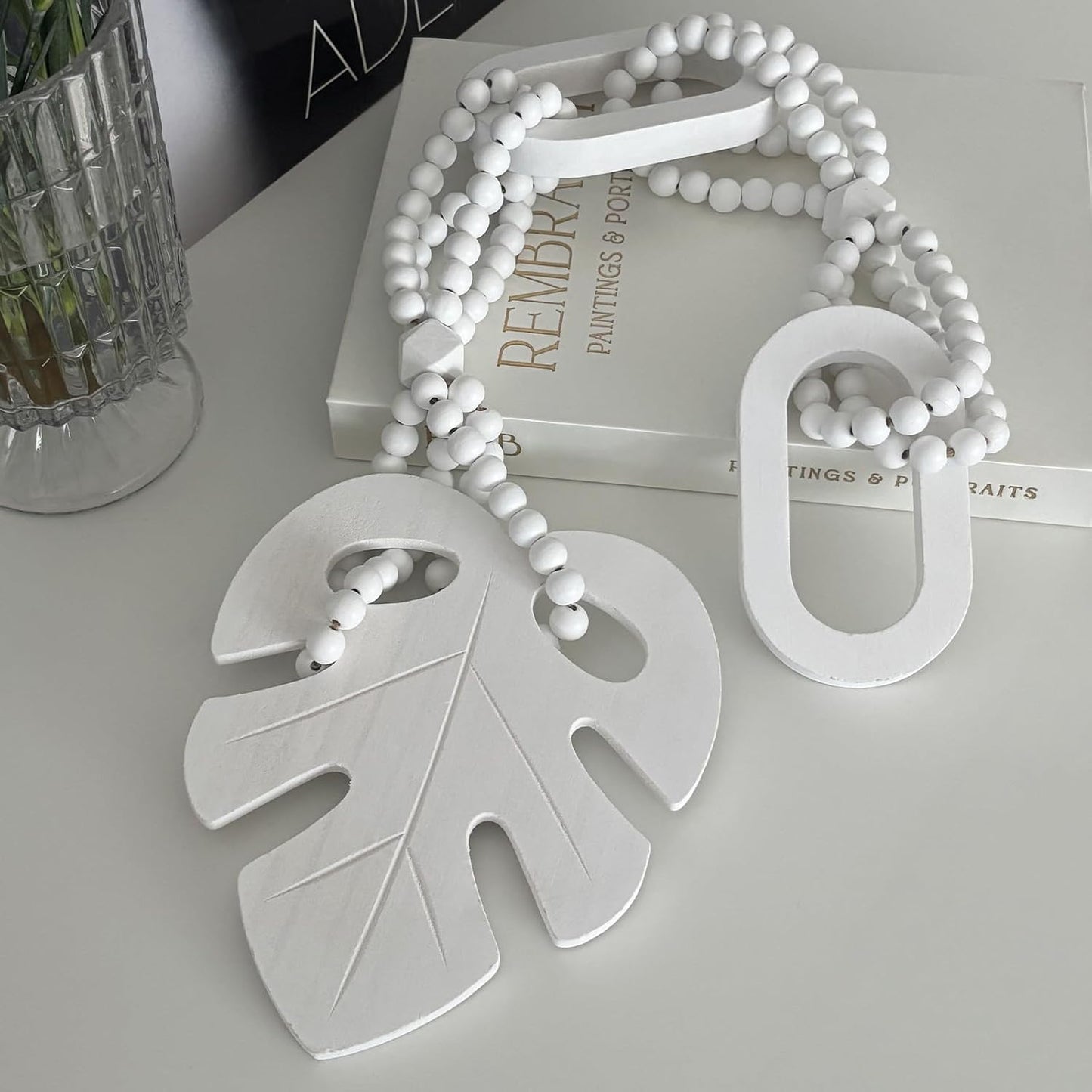 Knot Beaded Garland Decor / White