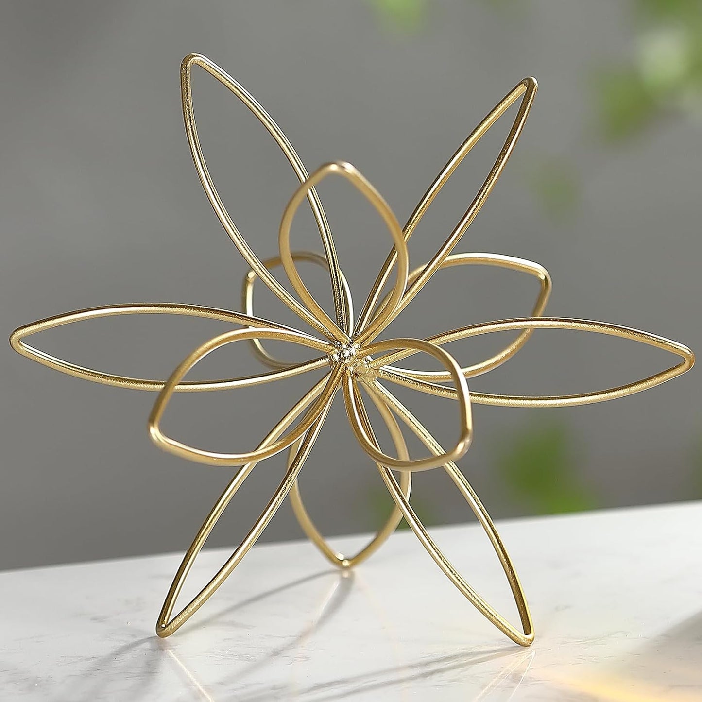Metal Floral Tabletop Sculpture / Golden-8in / Gold