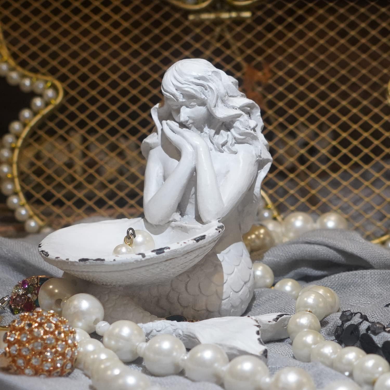 Vintage Small Figurine Ring Holder / White