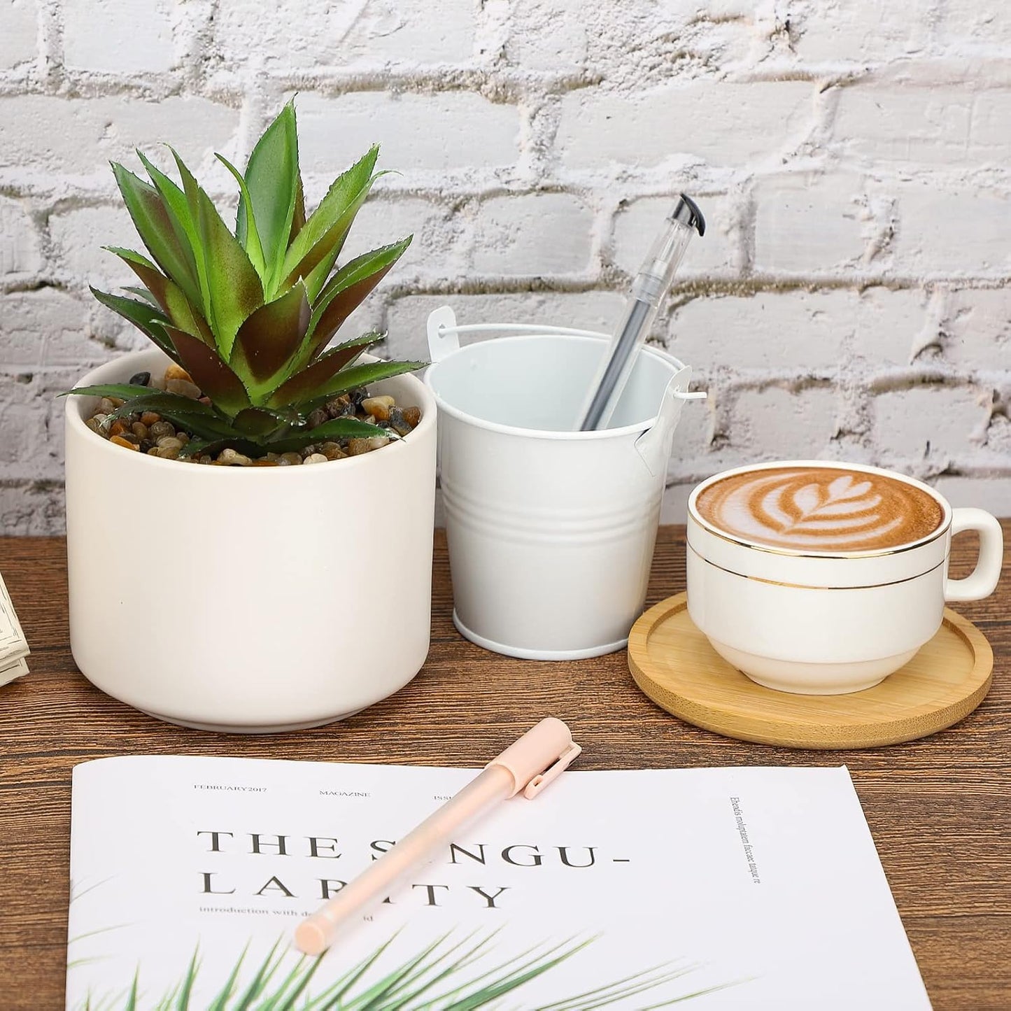 Ceramic Pot and Wooden Tray / 1 Set Pineapple