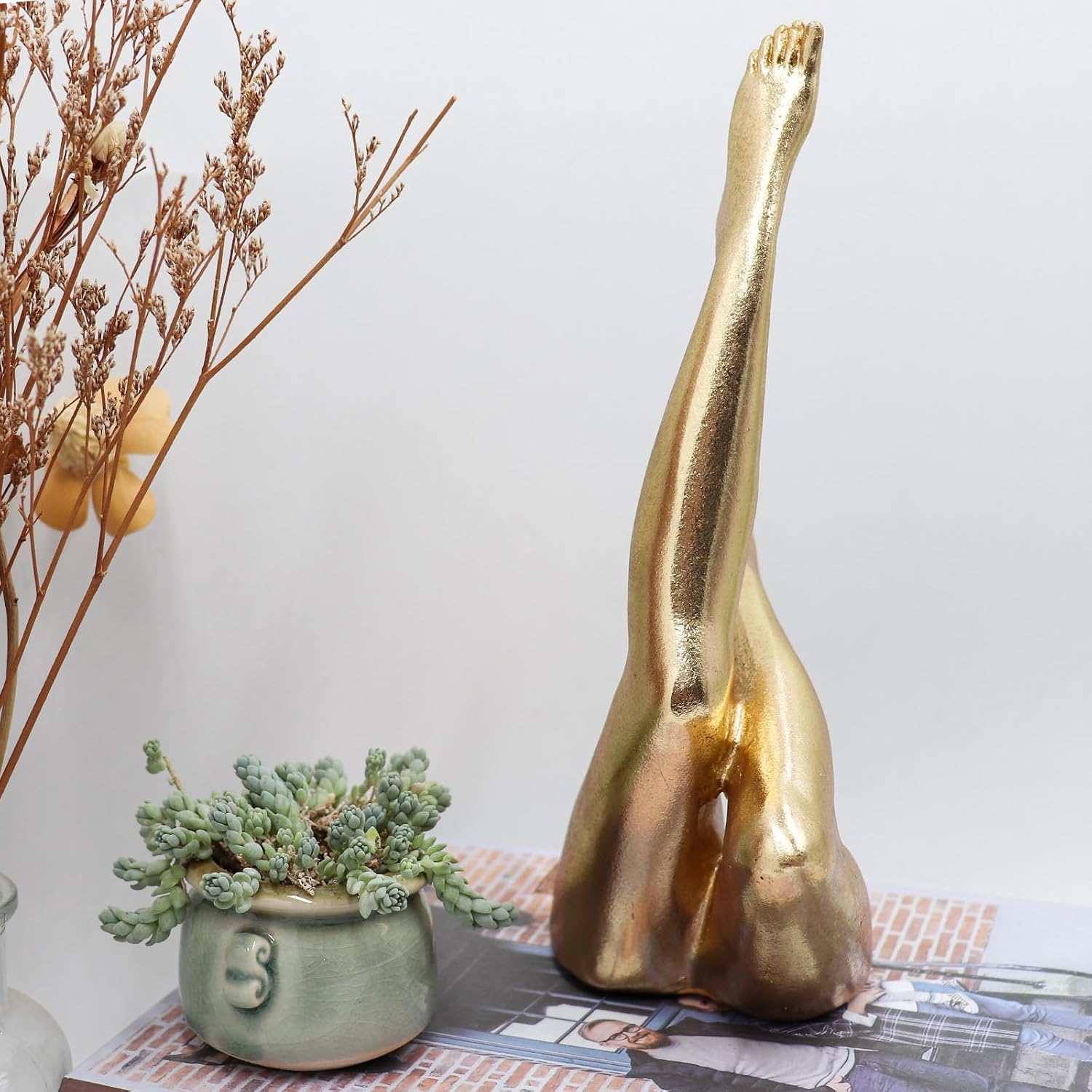 Modern Aesthetic Figurine Decoration / Gold